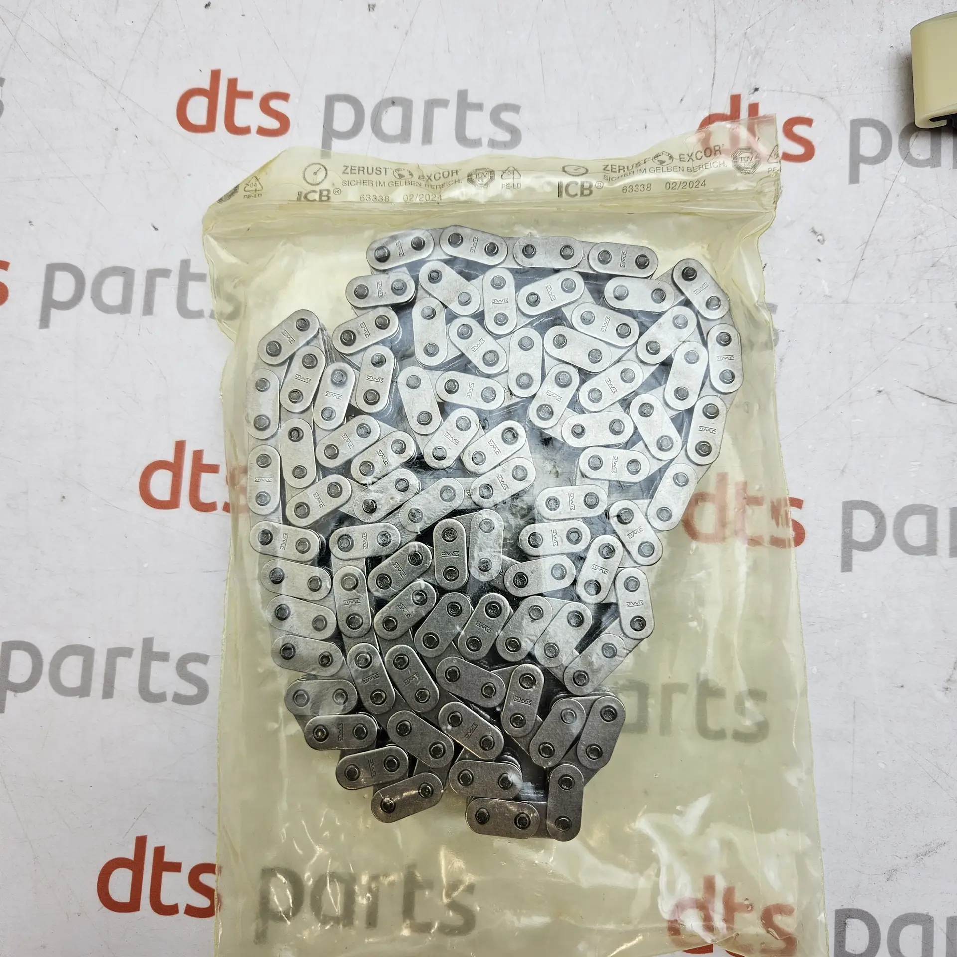 OEM Mercedes Benz A1560520616 – Main engine timing chain and guide rail assembly kit