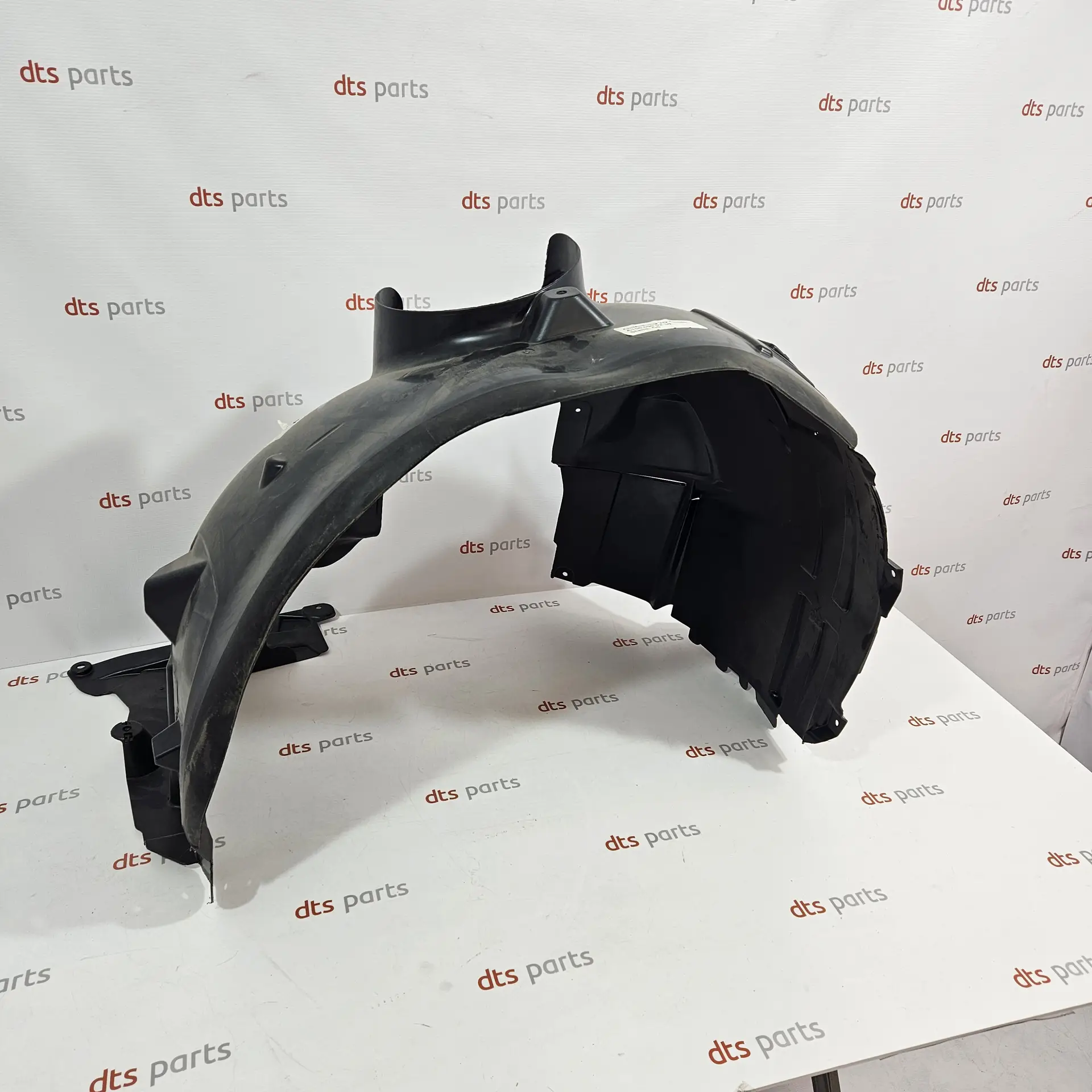 OEM Mercedes A1566900230 – Front right liner splash Mercedes-Benz GLA W156