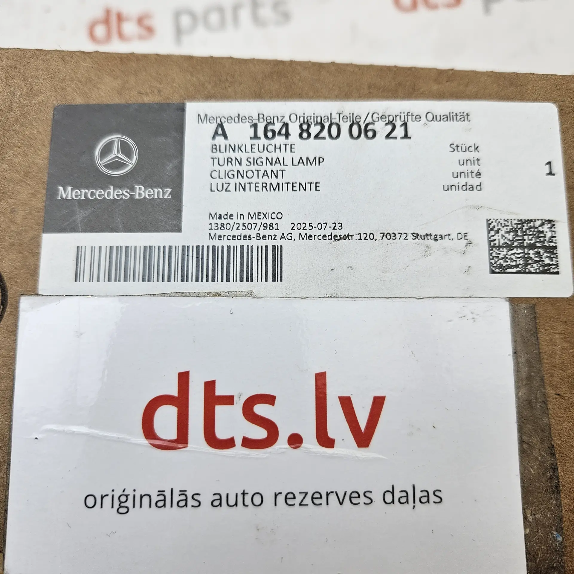 OEM Mercedes A1648200621 – Side door mirror integrated LED turn signal blinker indicator lamp assembly (Right)