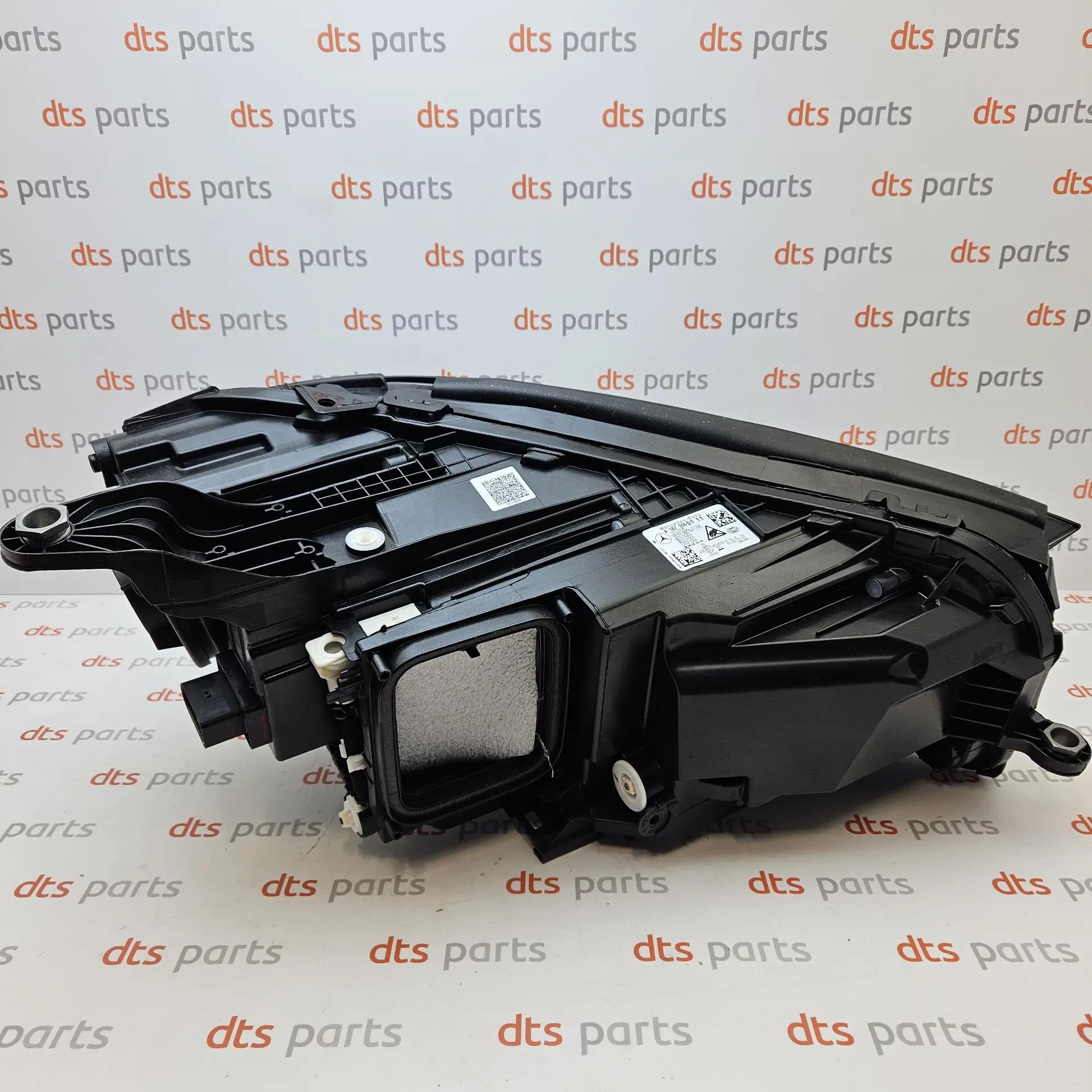 OEM Mercedes A1679065111 – Front left headlight