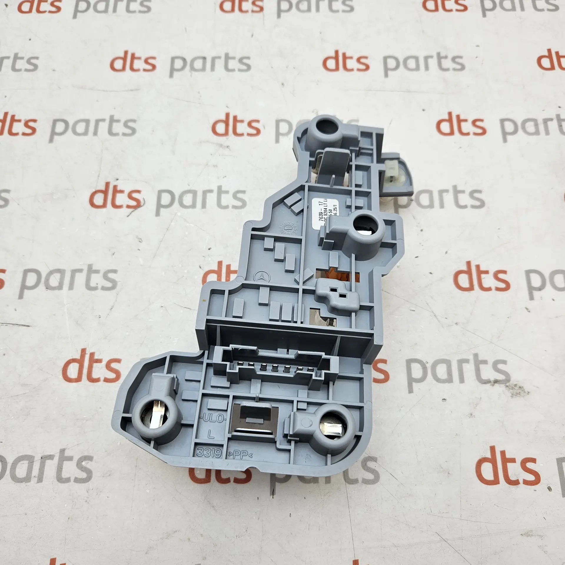 OEM Mercedes A204820170064 – Rear left-hand tail light bulb holder circuit board carrier