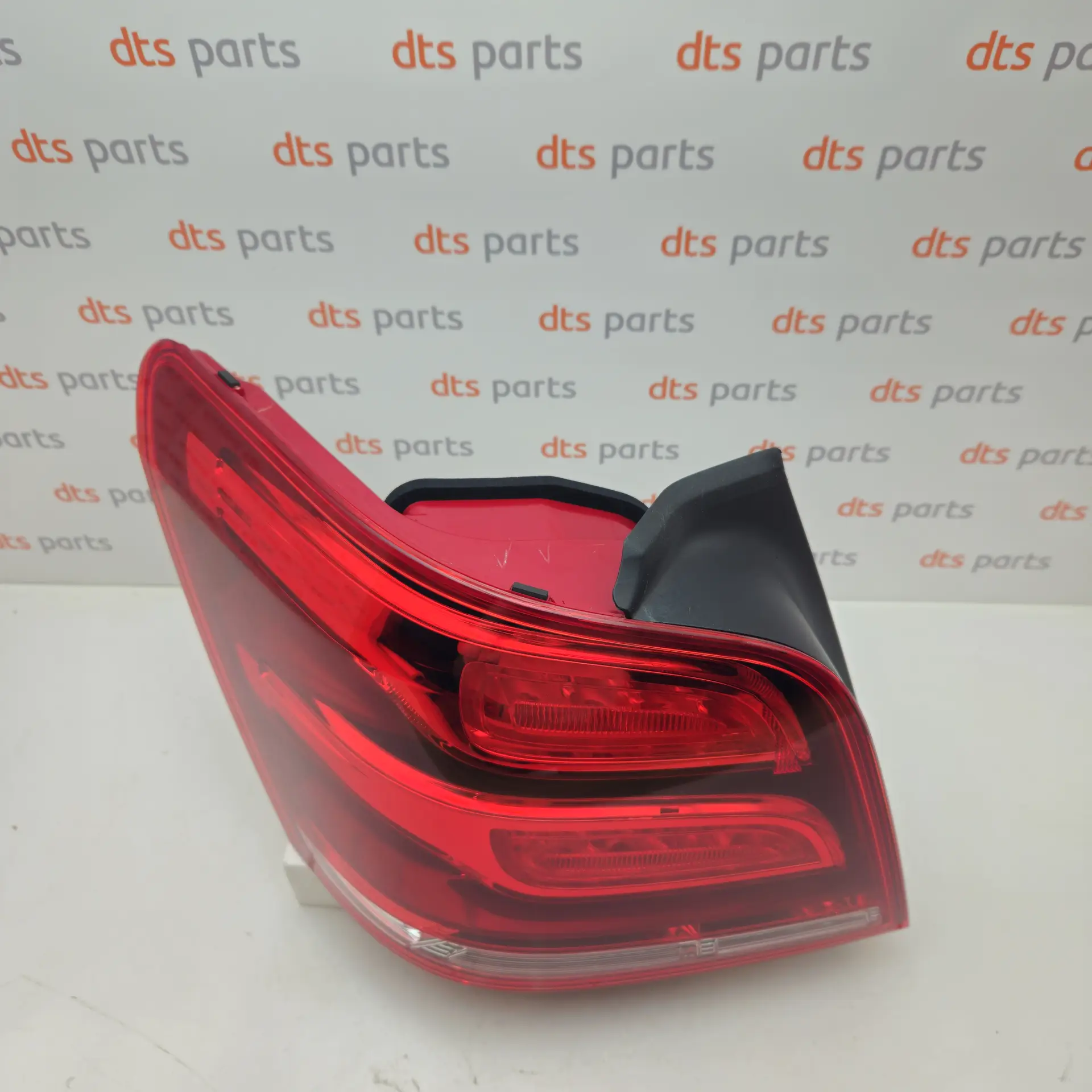 OEM Mercedes Benz A204906580364 – Rear left taillight