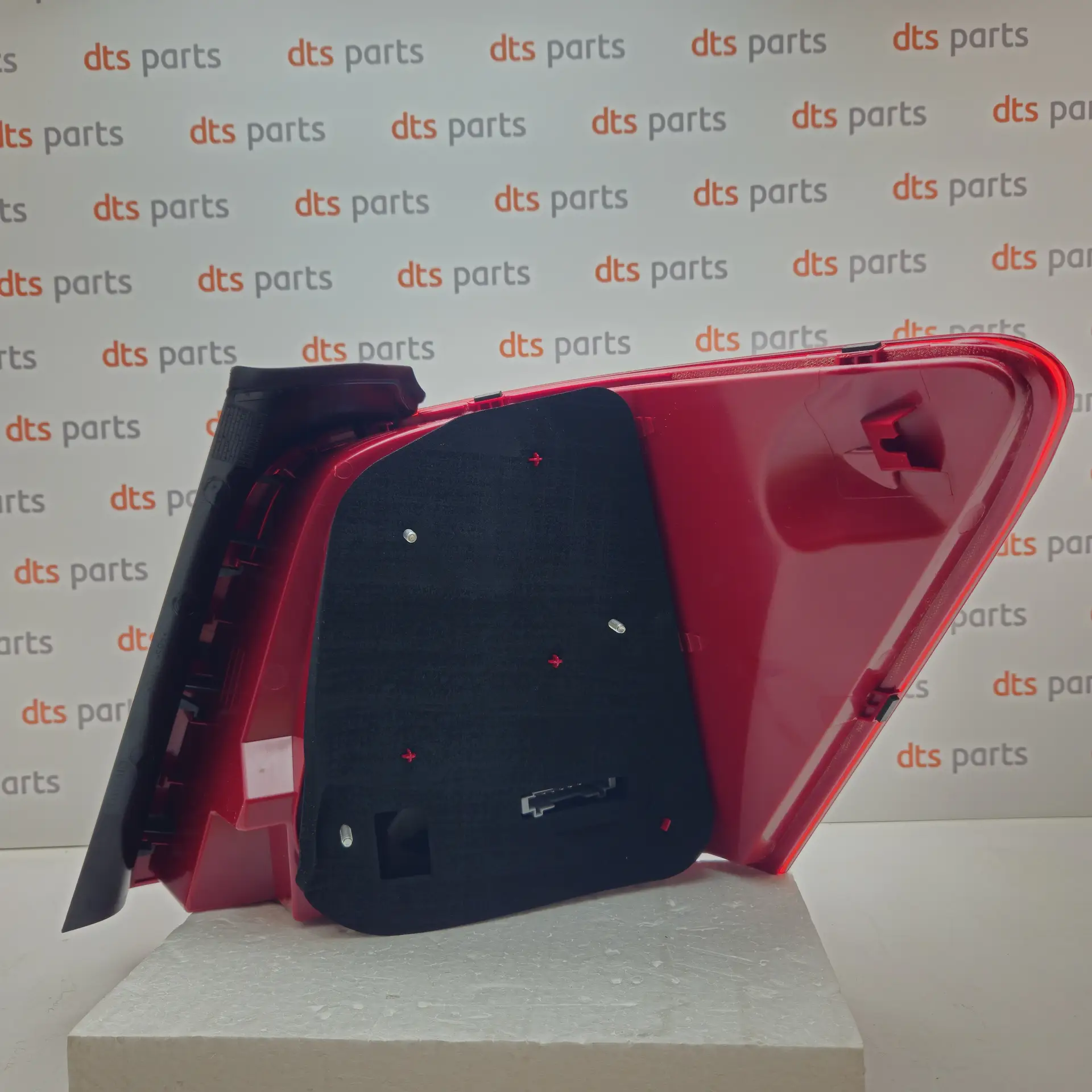 OEM Mercedes Benz A204906580364 – Rear left taillight