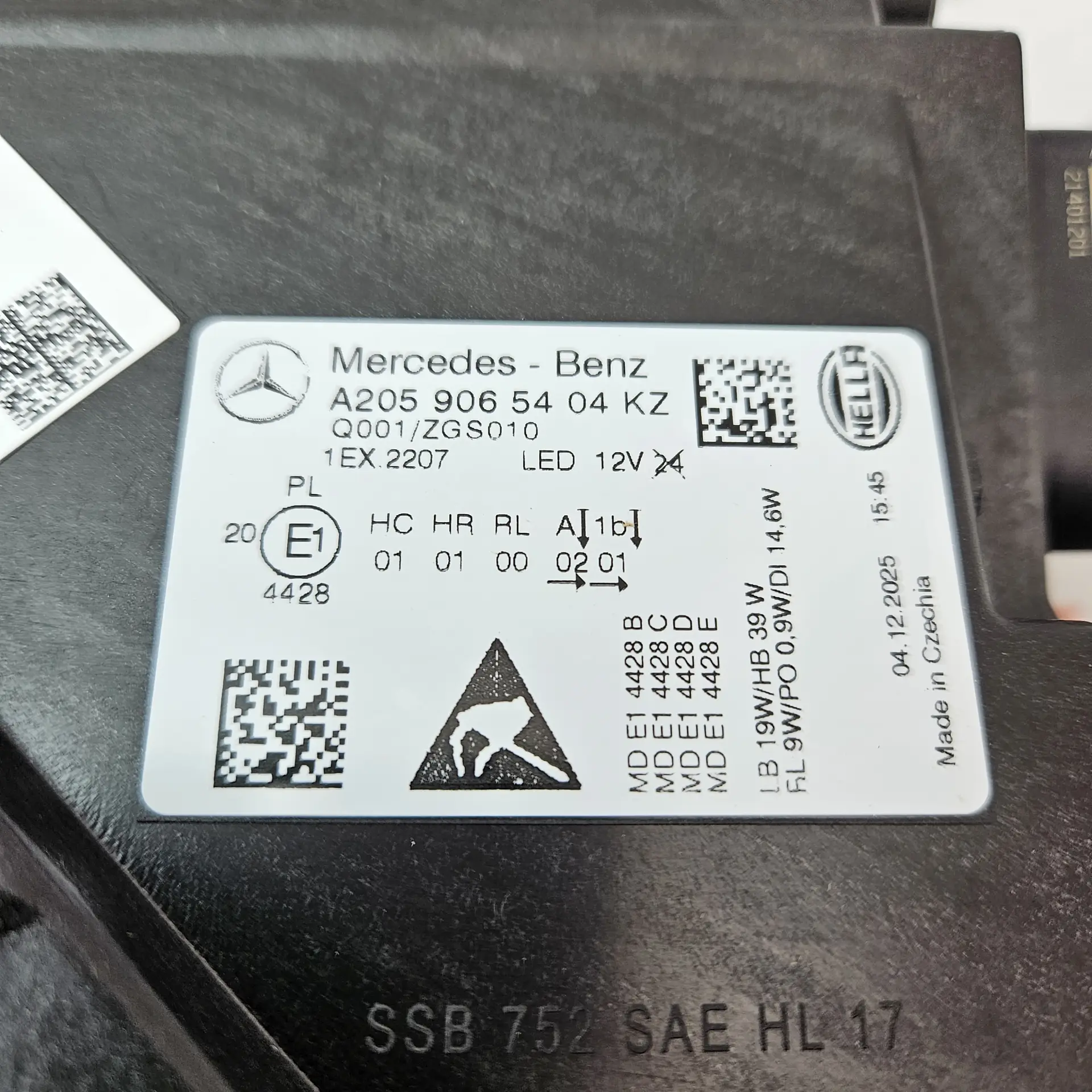 OEM Mercedes A2059065404 – Front headlight