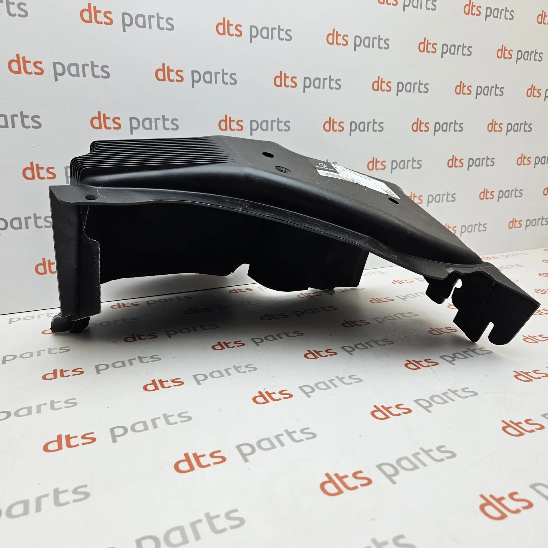 OEM Mercedes A212328048664 – Compressor cover