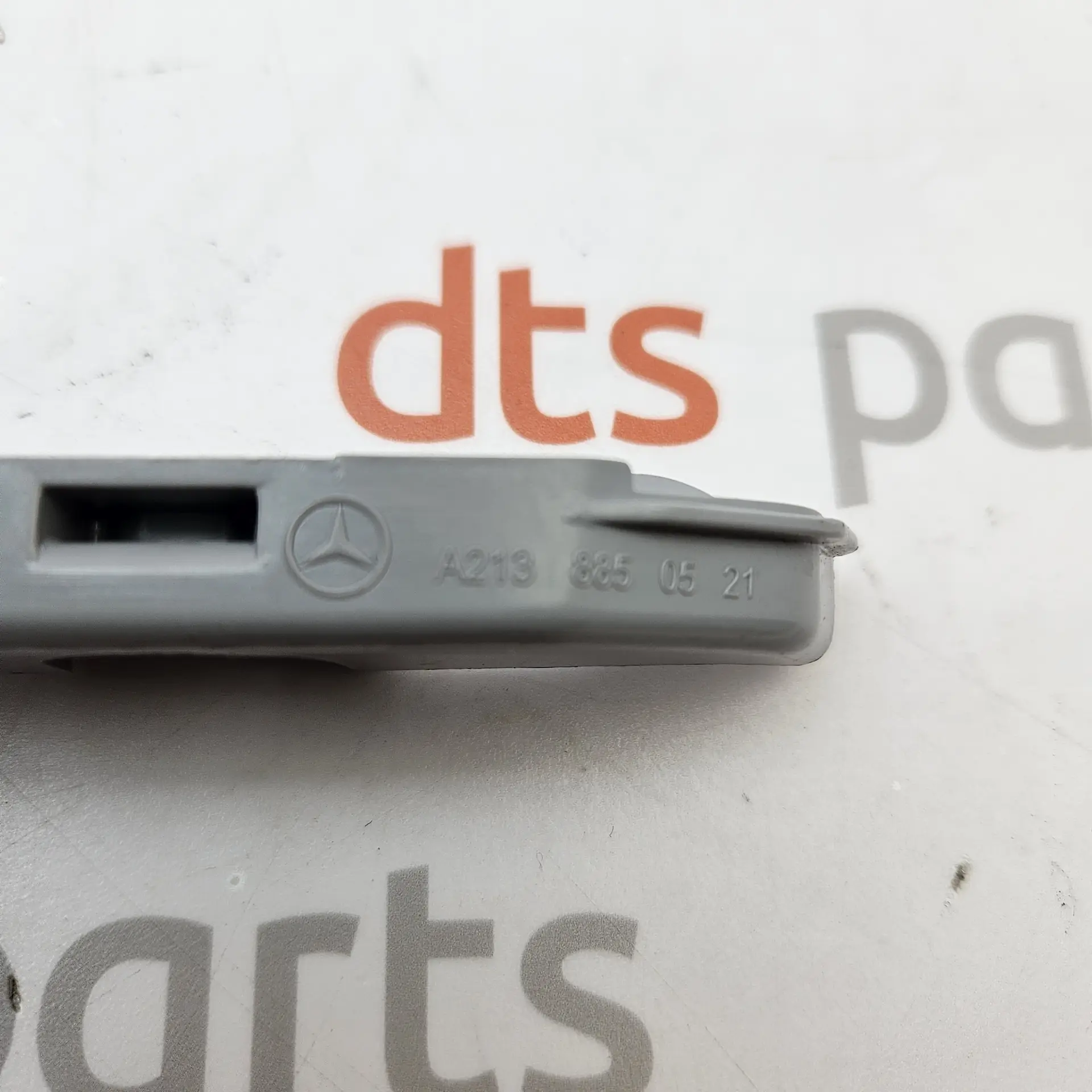 OEM Mercedes A2138850521 – Left-side front bumper bracket
