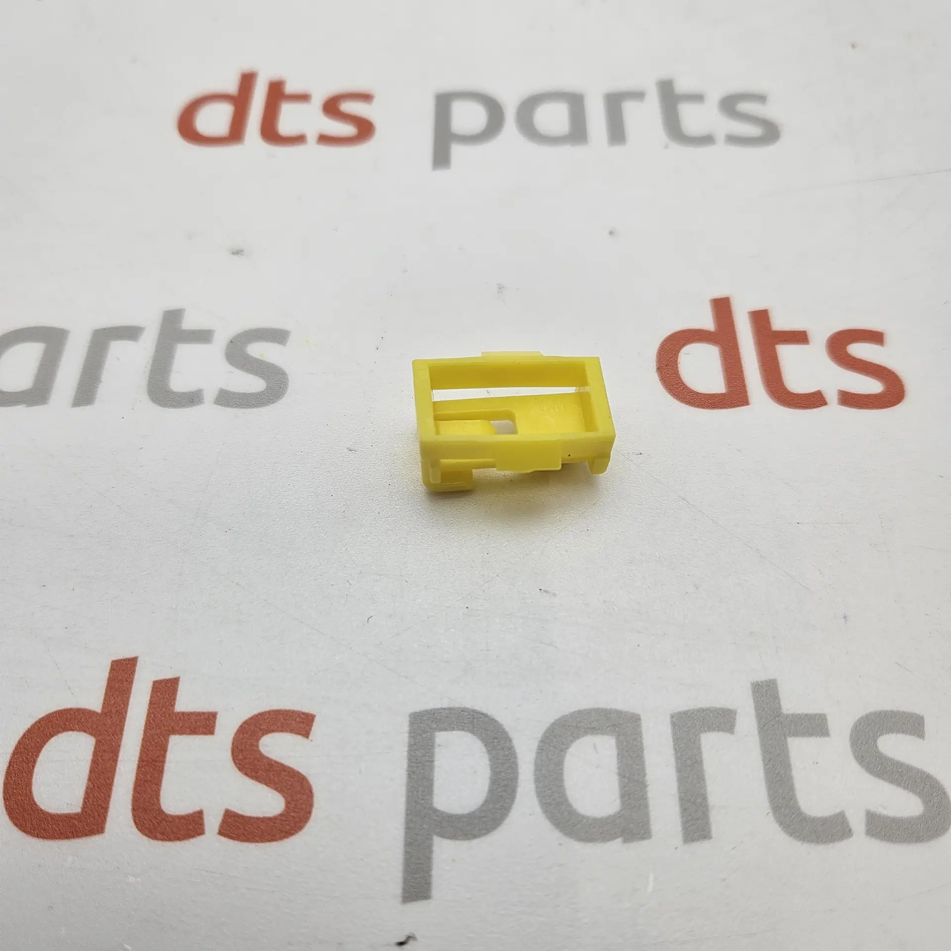 OEM Mercedes A2139910098 – Trim clip