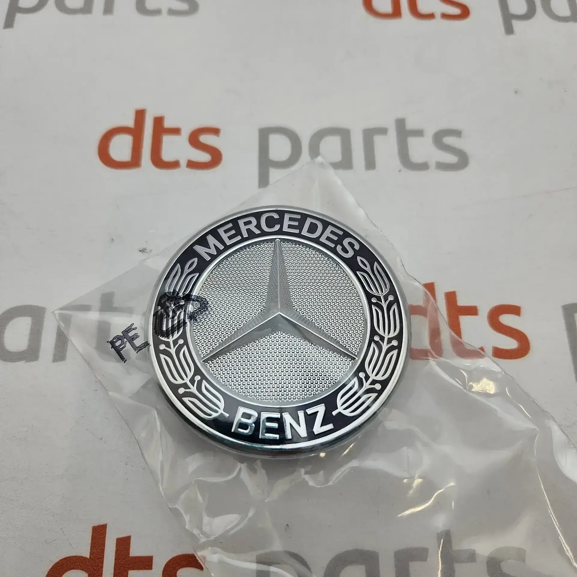 OEM Mercedes A2188170116 – Emblem