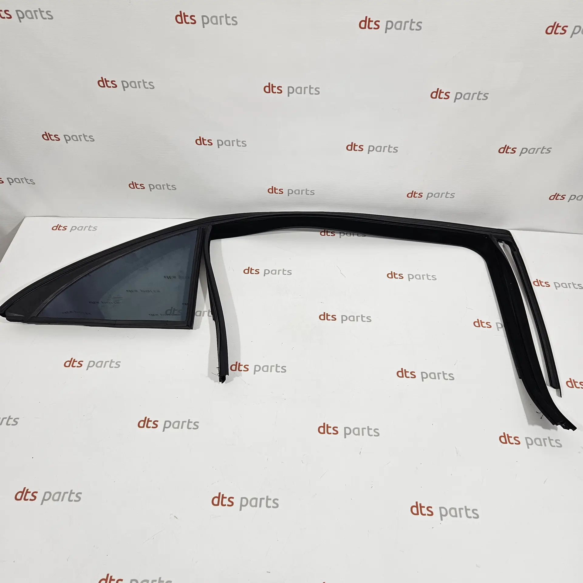 OEM Mercedes A2227301800 – Rear right window guide rail