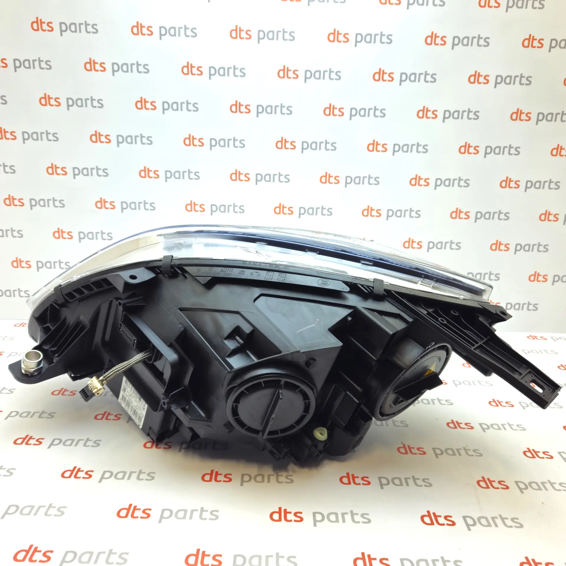 OEM Mercedes Benz A2518207461 – Front right xenon headlight
