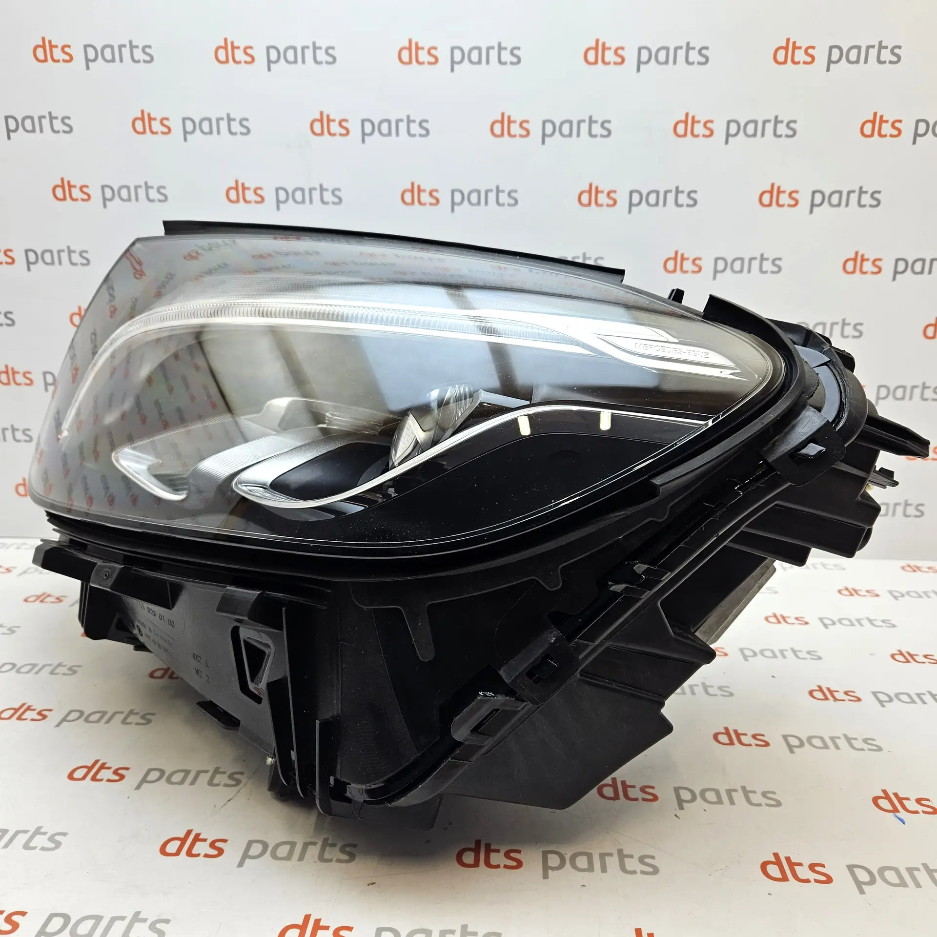 OEM Mercedes A2539061101 – Front left headlight