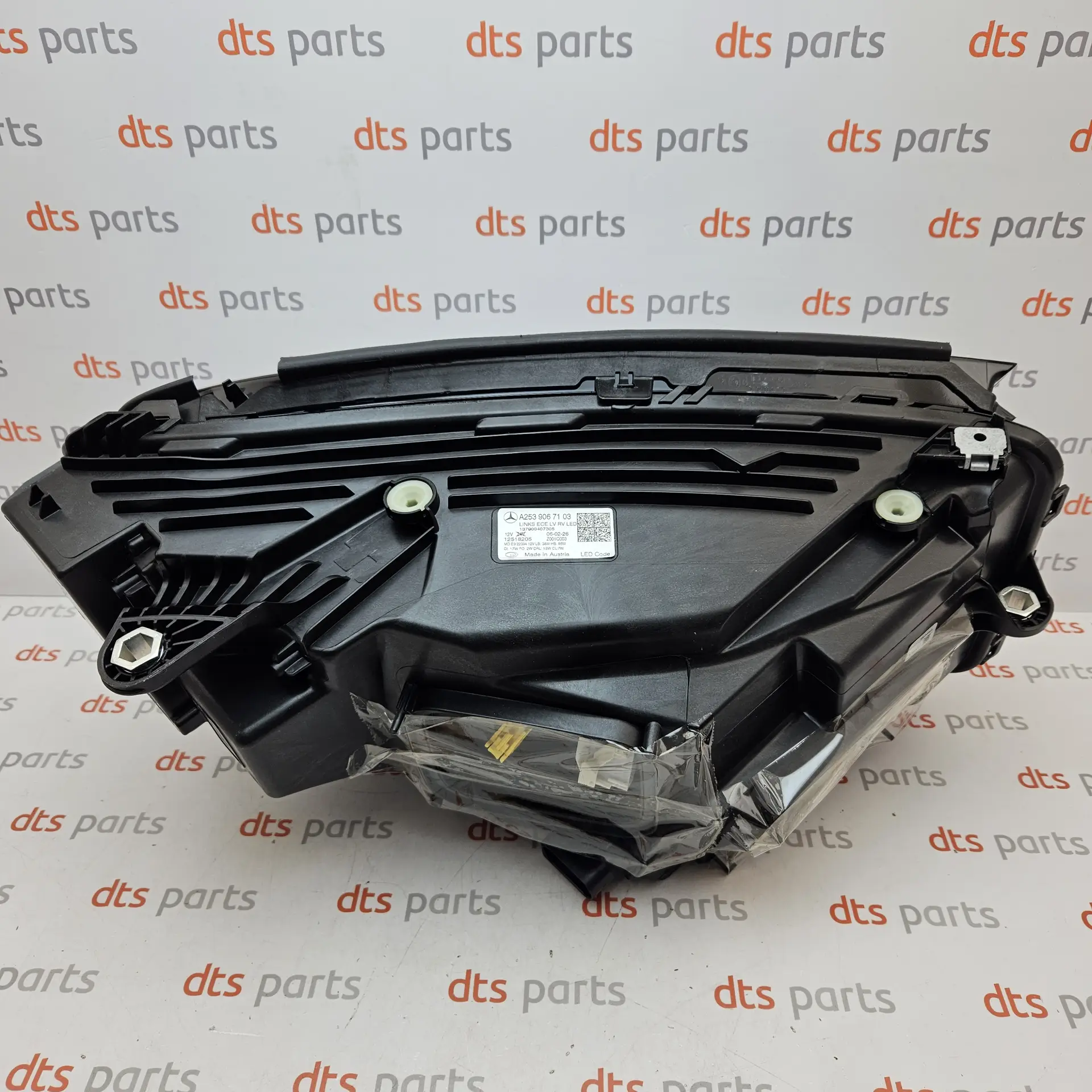 OEM Mercedes A2539067103 – Front left headlight
