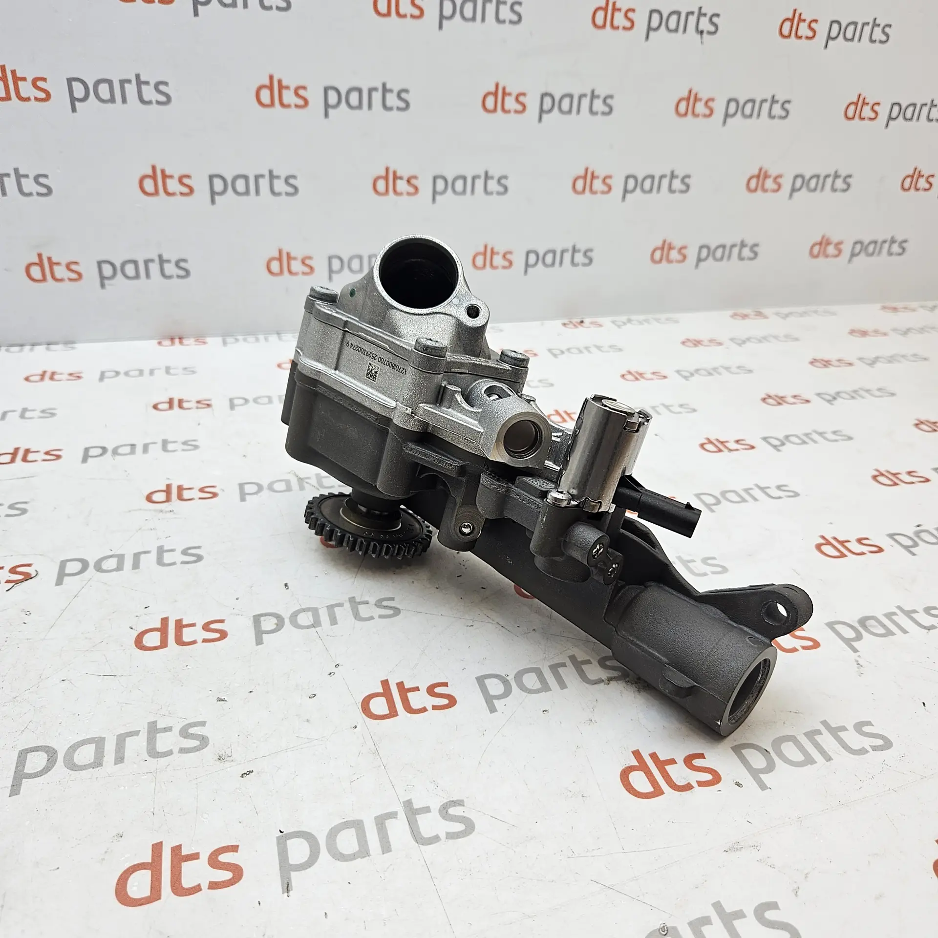 OEM Mercedes A2701800700 – Engine vane-type mechanical oil pump assembly