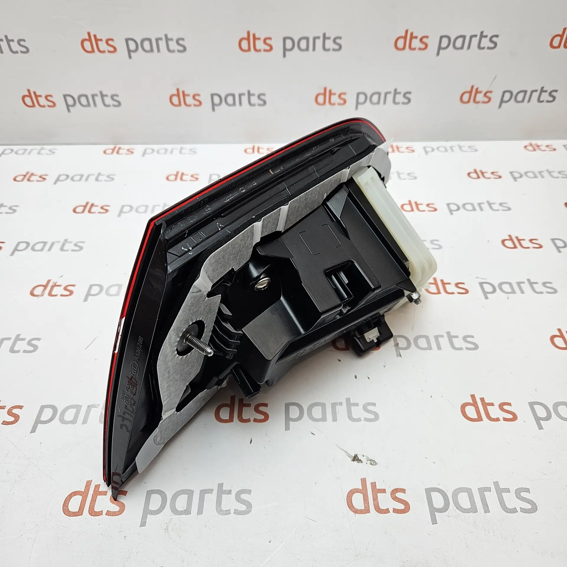 OEM Mercedes A292906390064 – Rear LED tail light