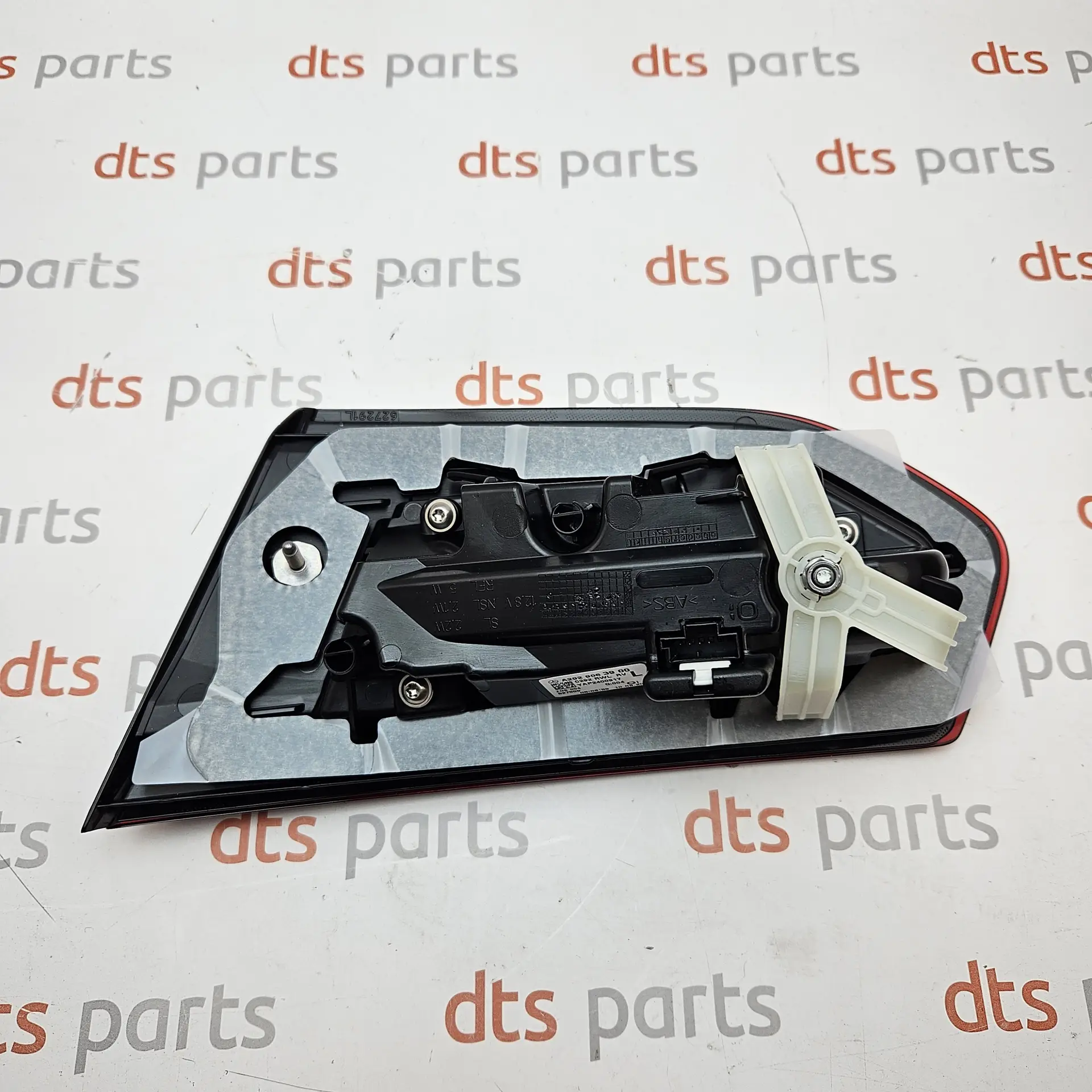 OEM Mercedes A292906390064 – Rear LED tail light