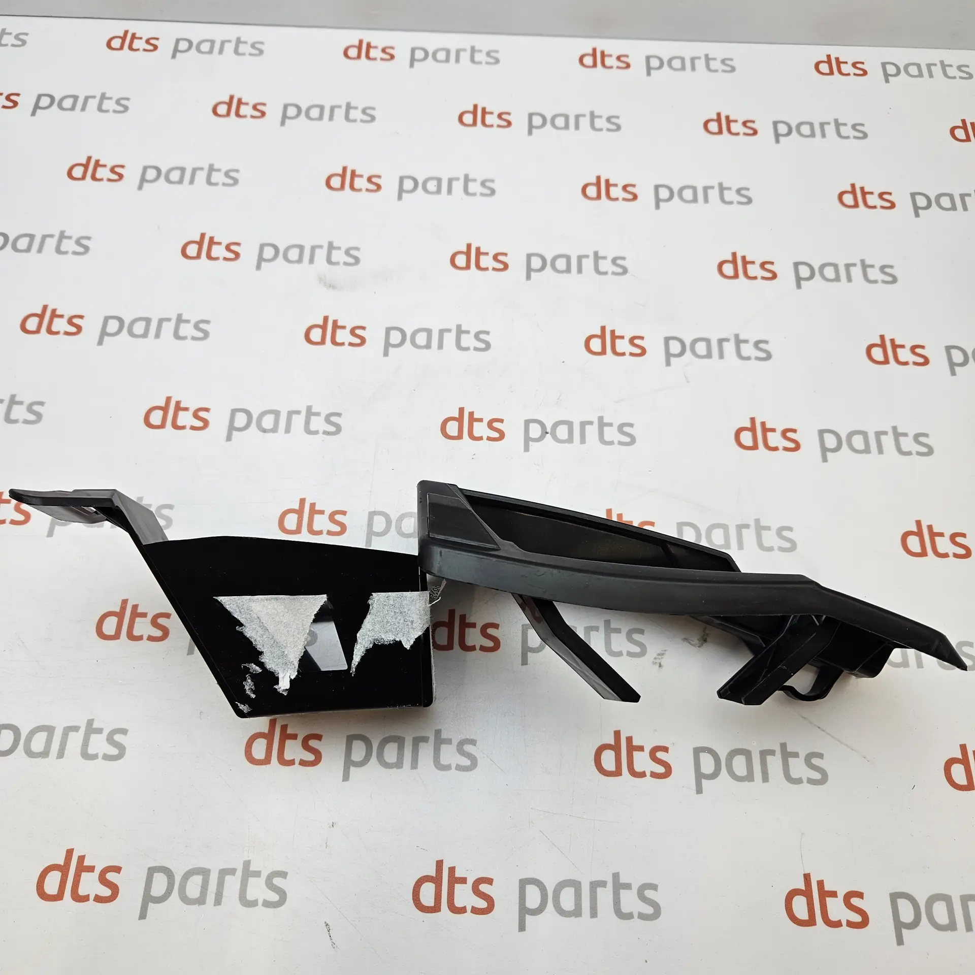 OEM Mercedes A2968859401 – Front bumper mounting bracket