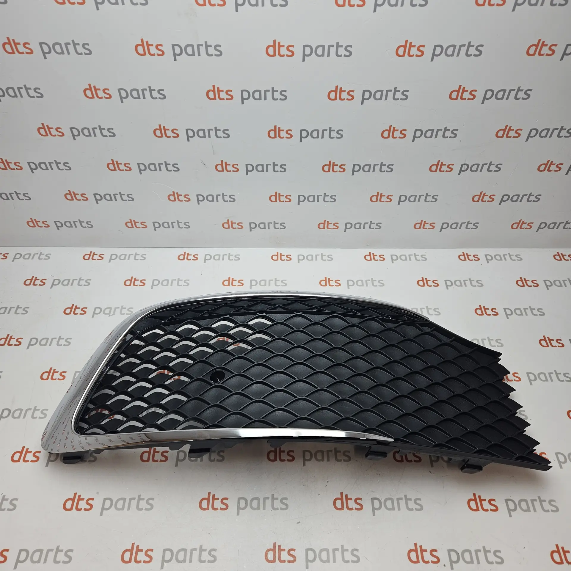 OEM Mercedes A44788029017F24 – Front bumper grille
