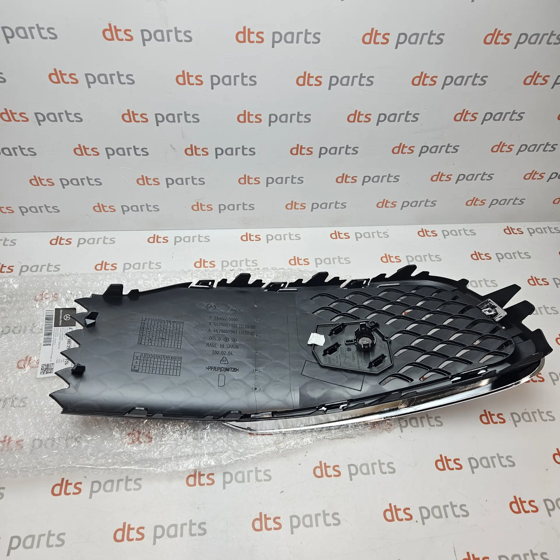 OEM Mercedes A44788029017F24 – Front bumper grille