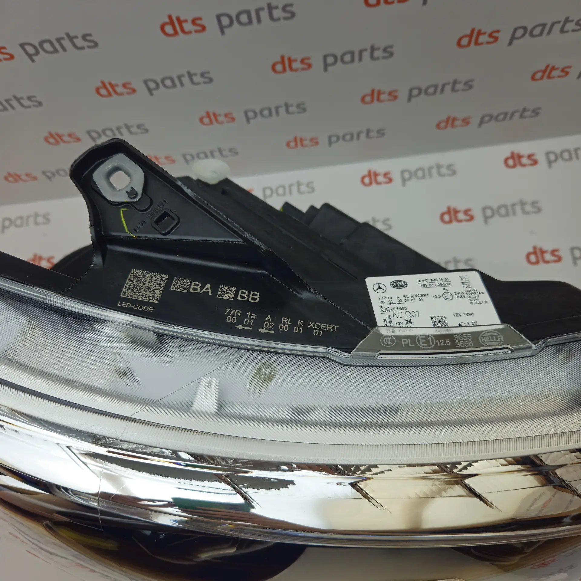 OEM Mercedes A4479061901 – Front right LED headlight