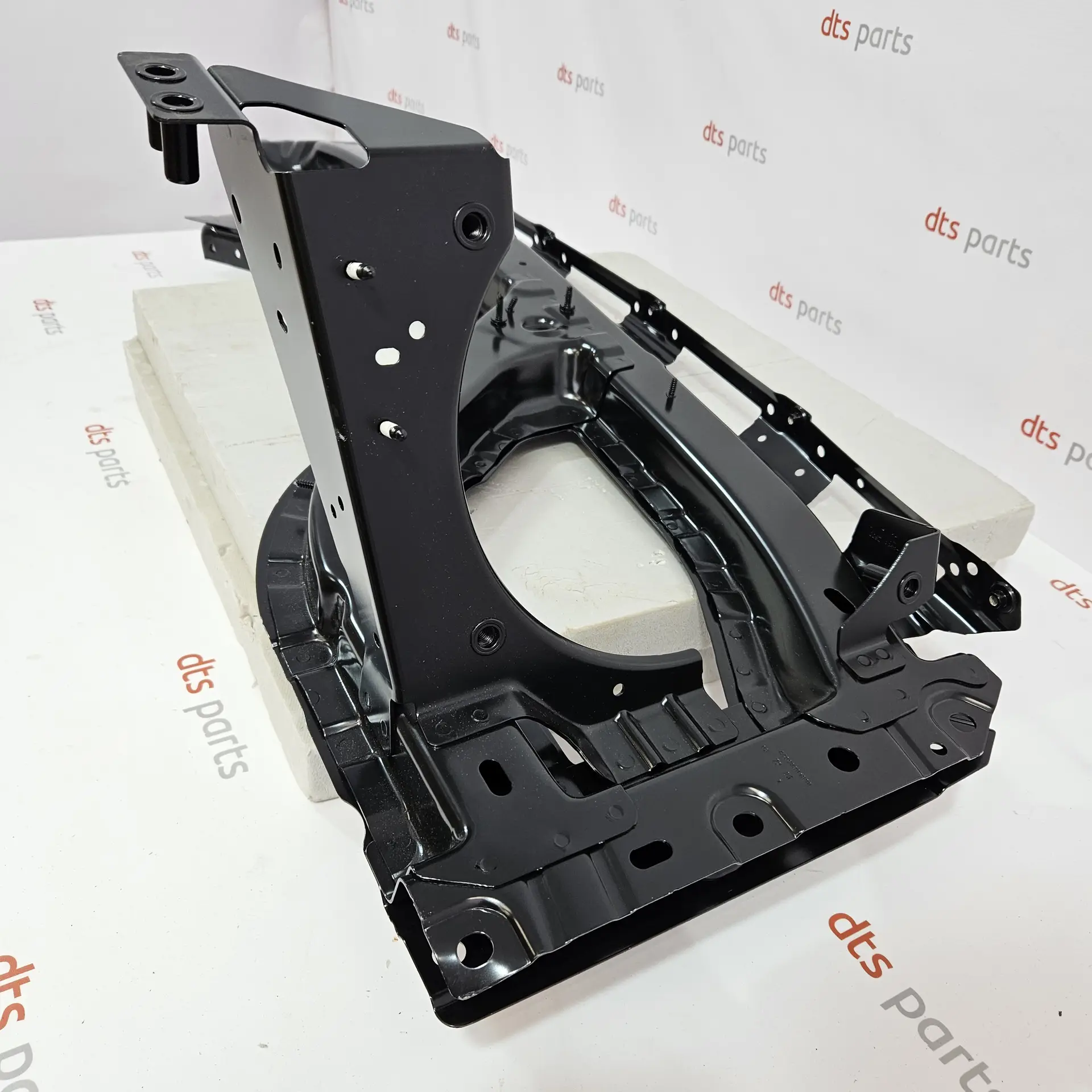 OEM Mercedes A4636208800 – Front right longeron