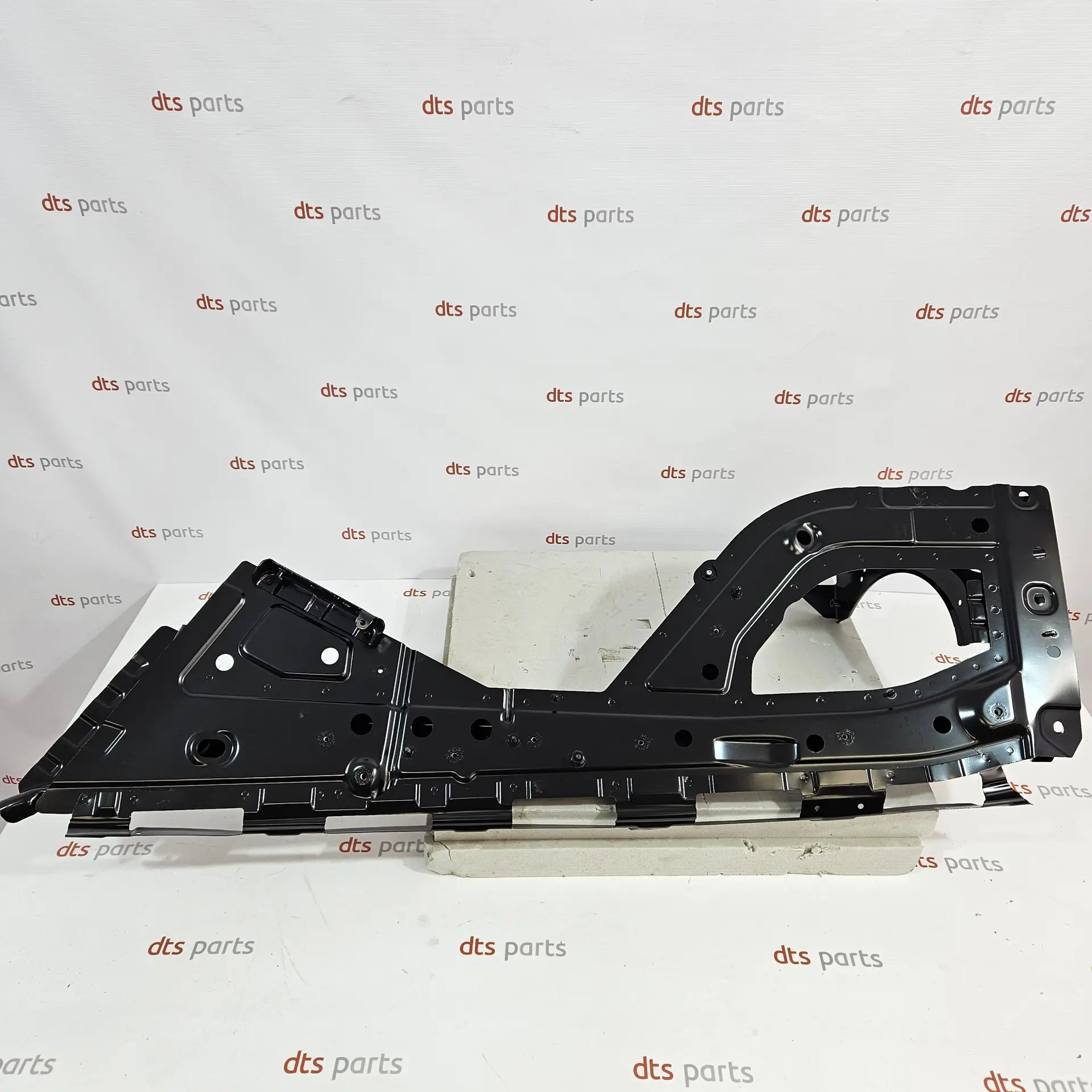 OEM Mercedes A4636208800 – Front right longeron