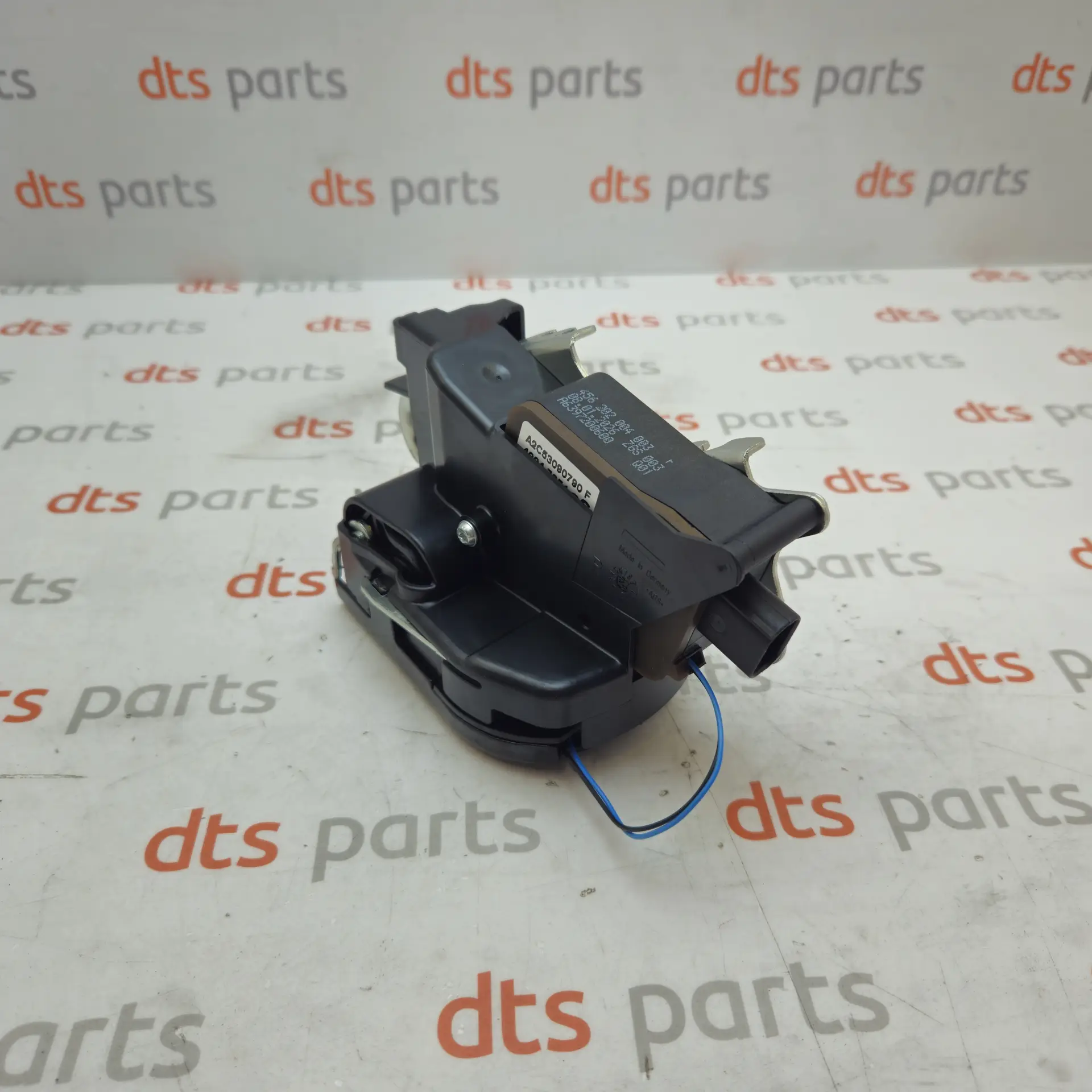 OEM Mercedes Benz A6397200600 – Front right door lock actuator latch mechanism