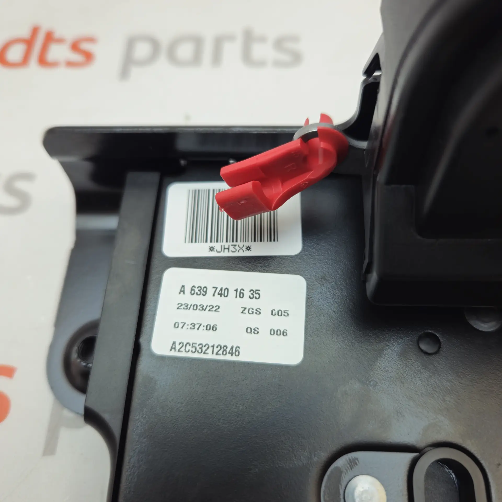 OEM Mercedes Benz A6397401635 – Tailgate lock
