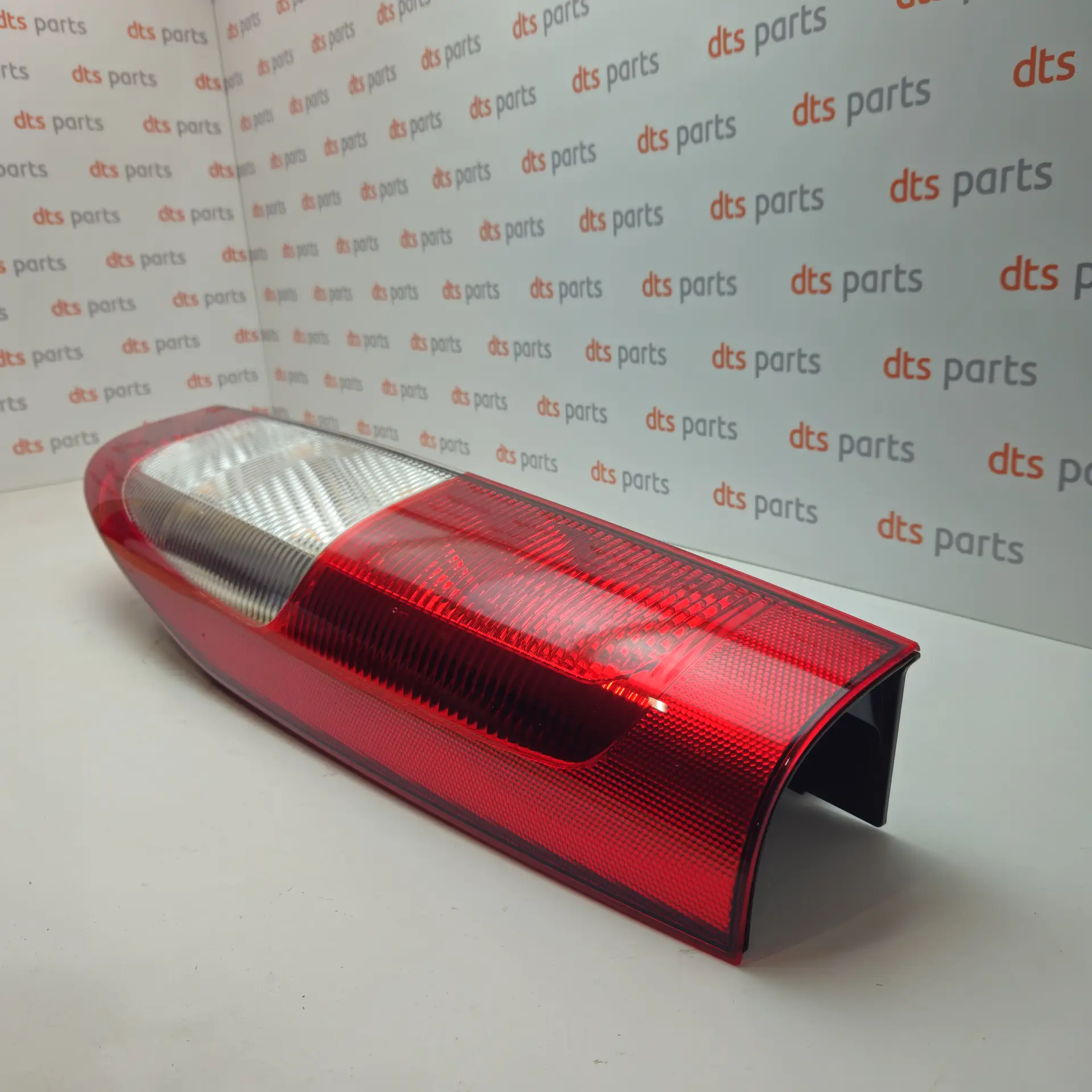 OEM Mercedes Benz A6398201764 – Rear right bottom taillight