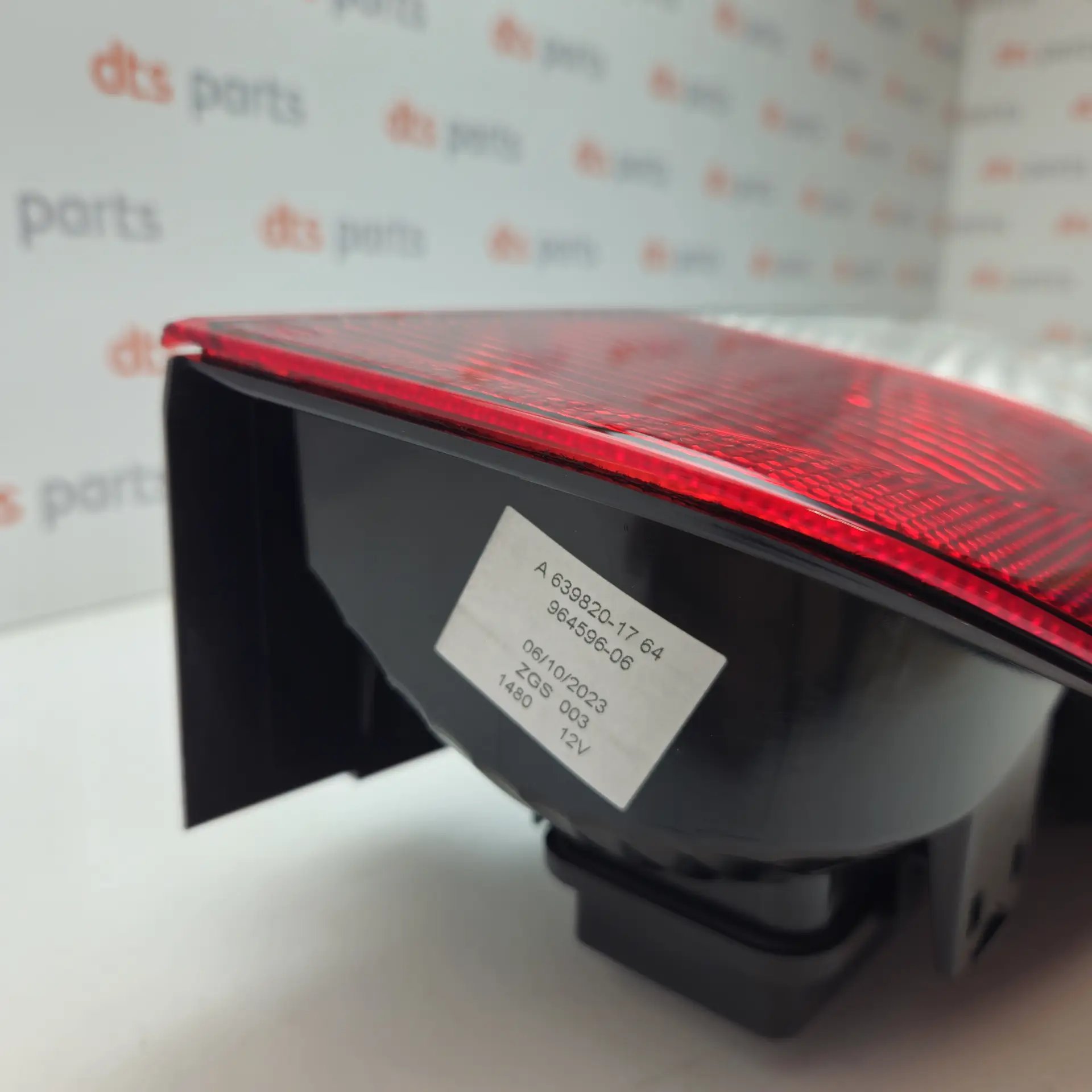 OEM Mercedes Benz A6398201764 – Rear right bottom taillight