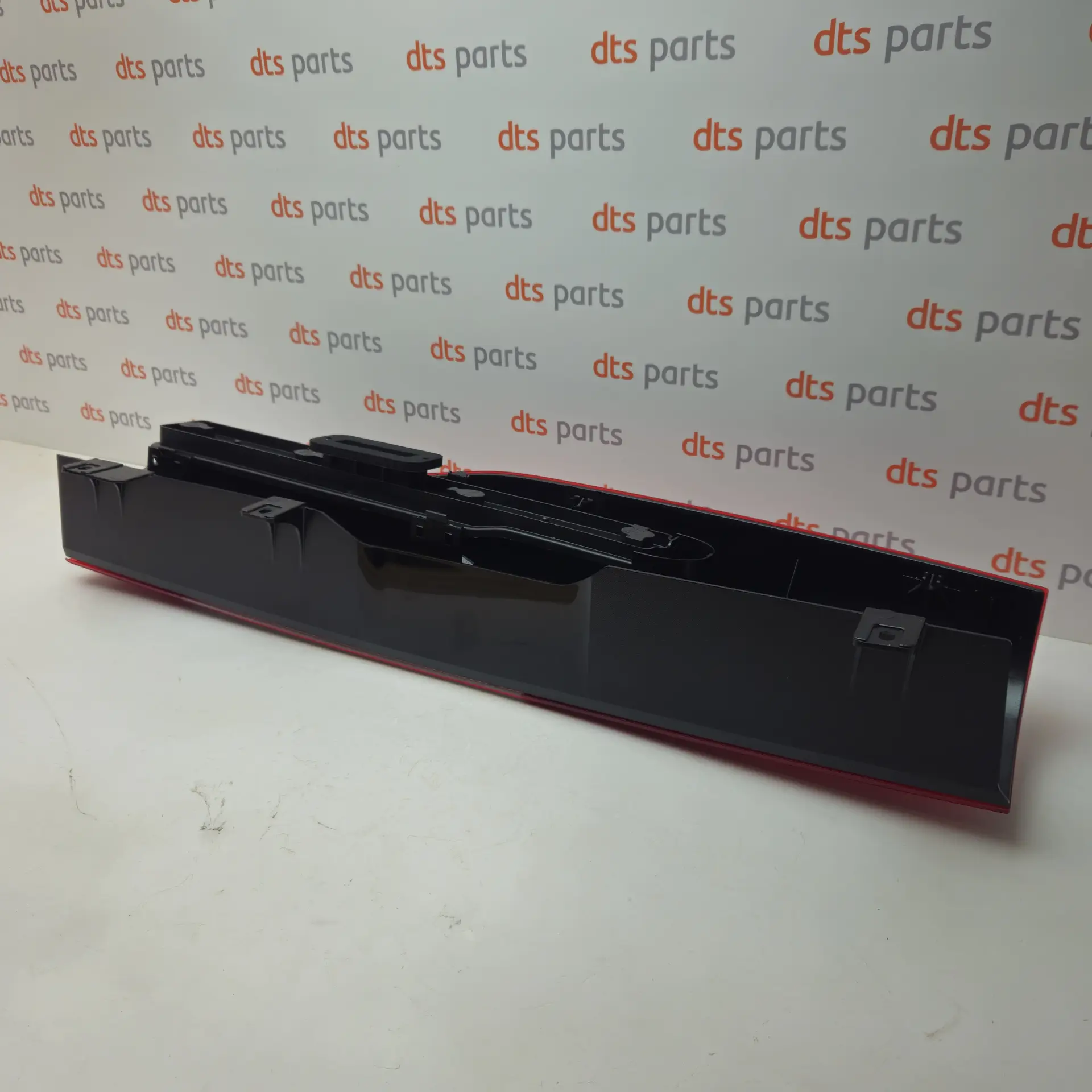 OEM Mercedes Benz A6398201764 – Rear right bottom taillight