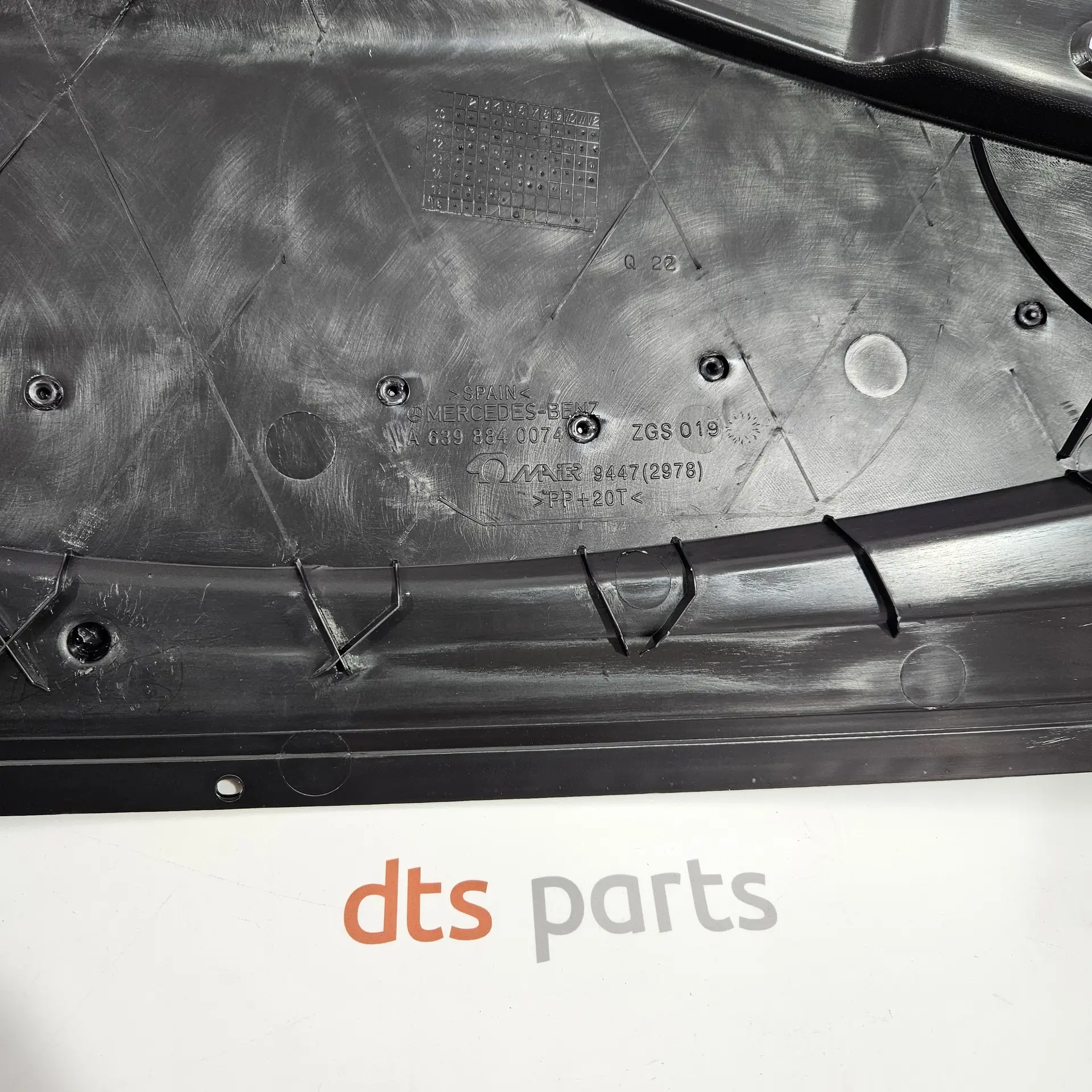 OEM Mercedes A63988400749E80 – Cover