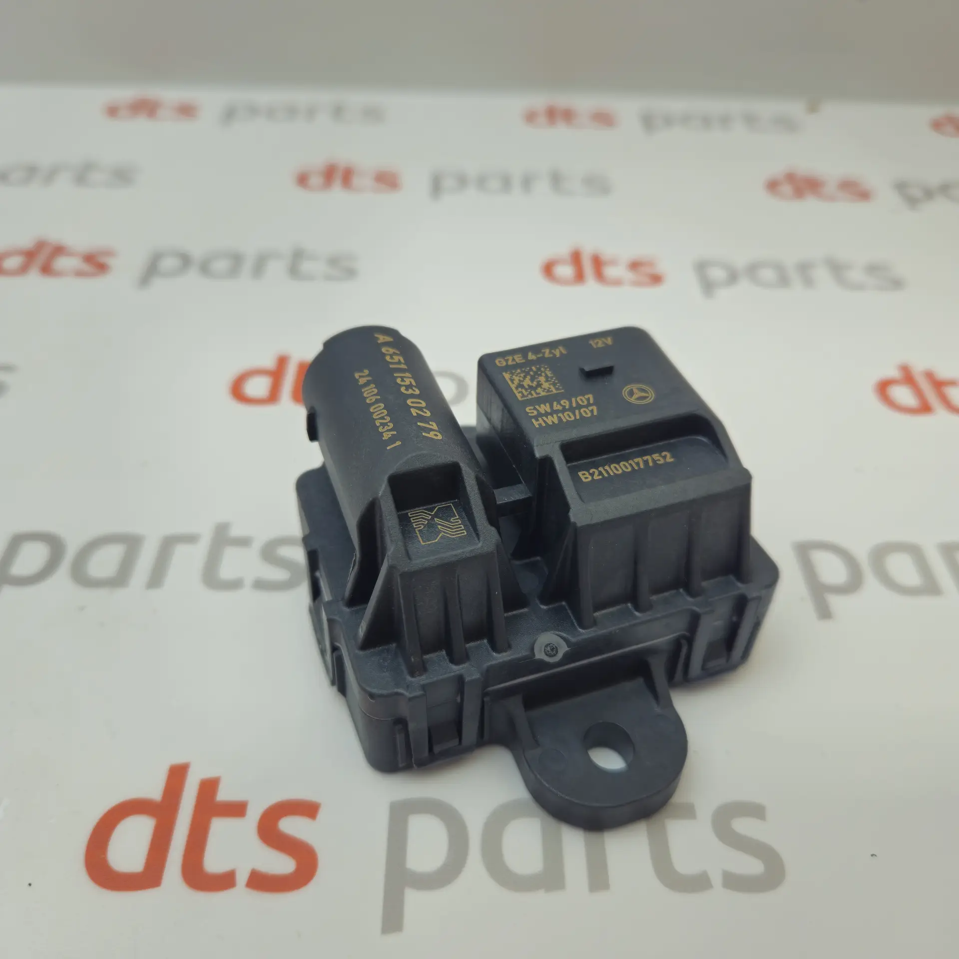 OEM Mercedes A6511530279 – Glow plug pre-heater relay