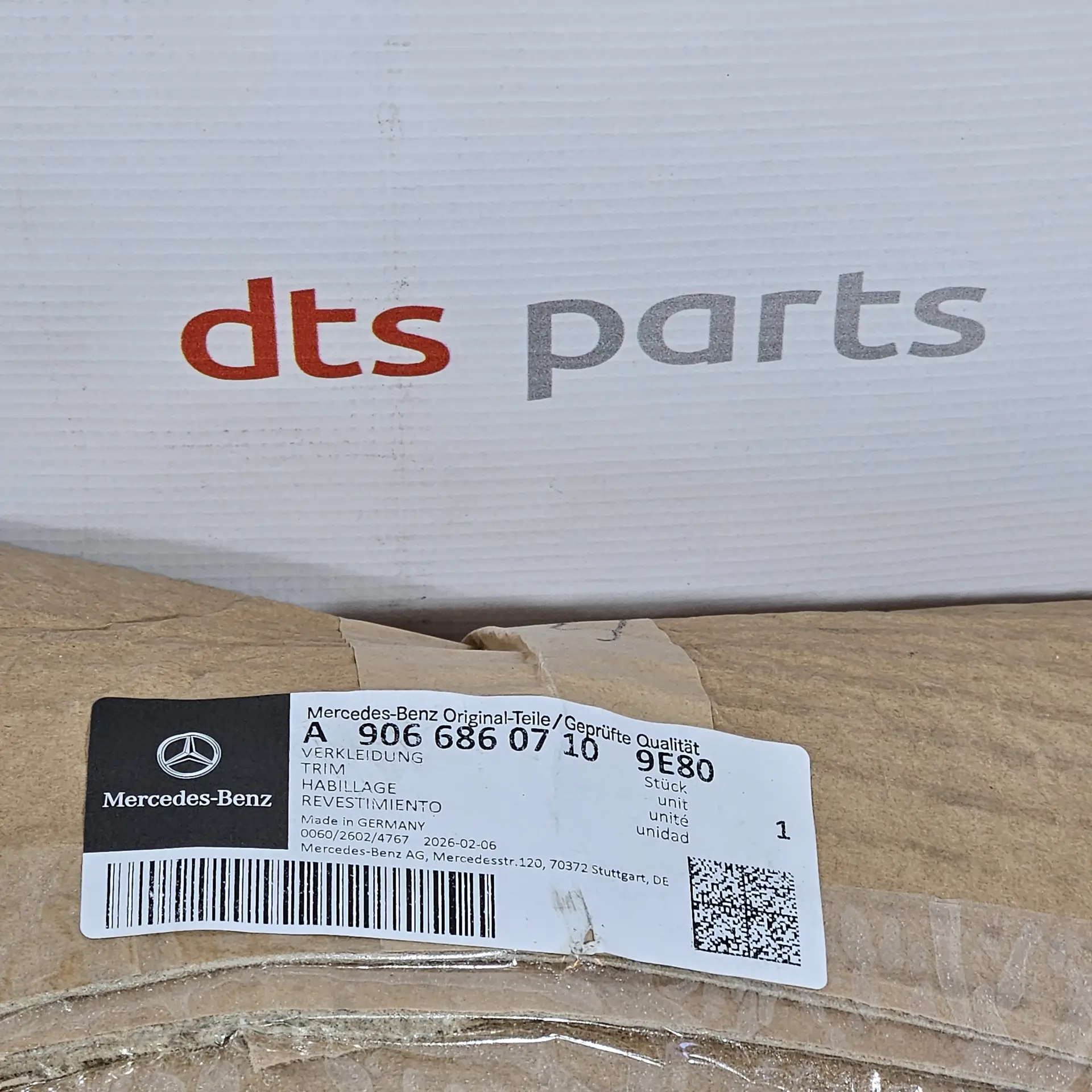OEM Mercedes A90668607109E80 – Right Side Sliding Door Entrance Step Panel Trim