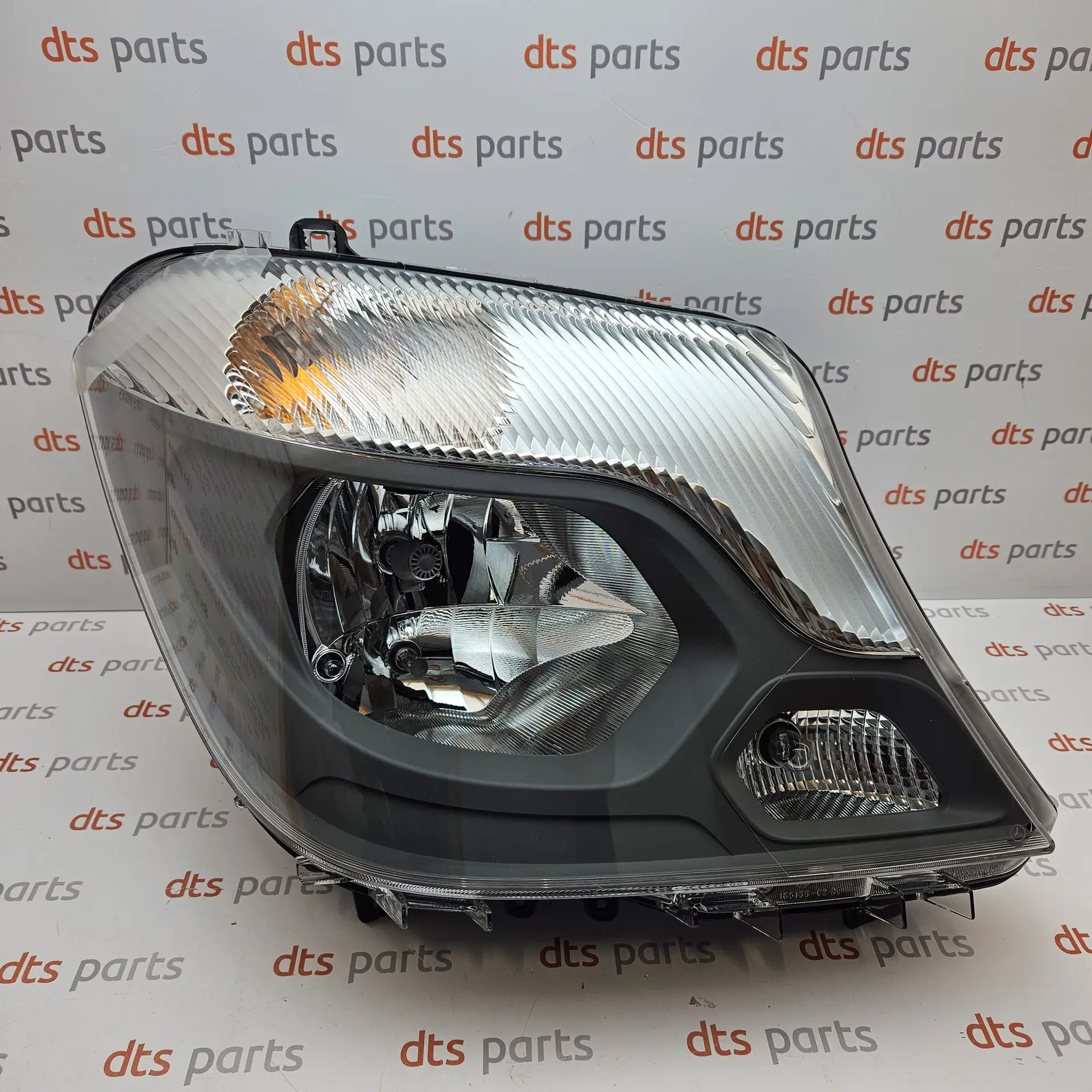 MERCEDES 906820570064