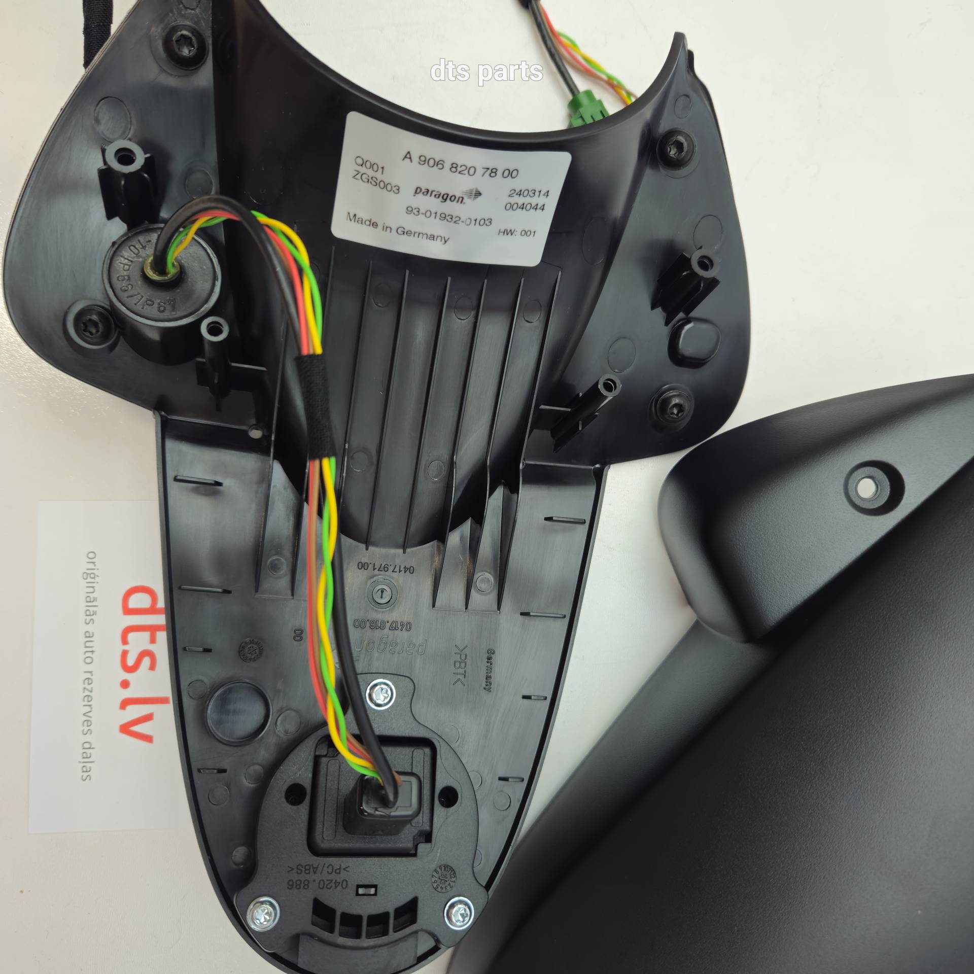 OEM Mercedes Benz A9068207800 – Rear view camera