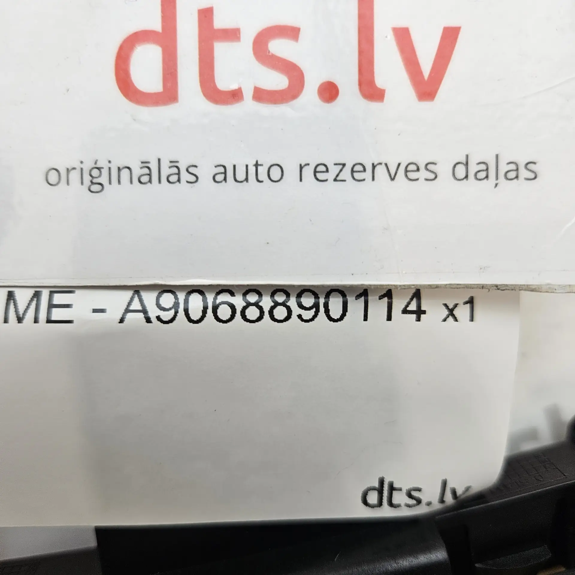 OEM Mercedes A9068890114 – Front right bumper mounting bracket guide