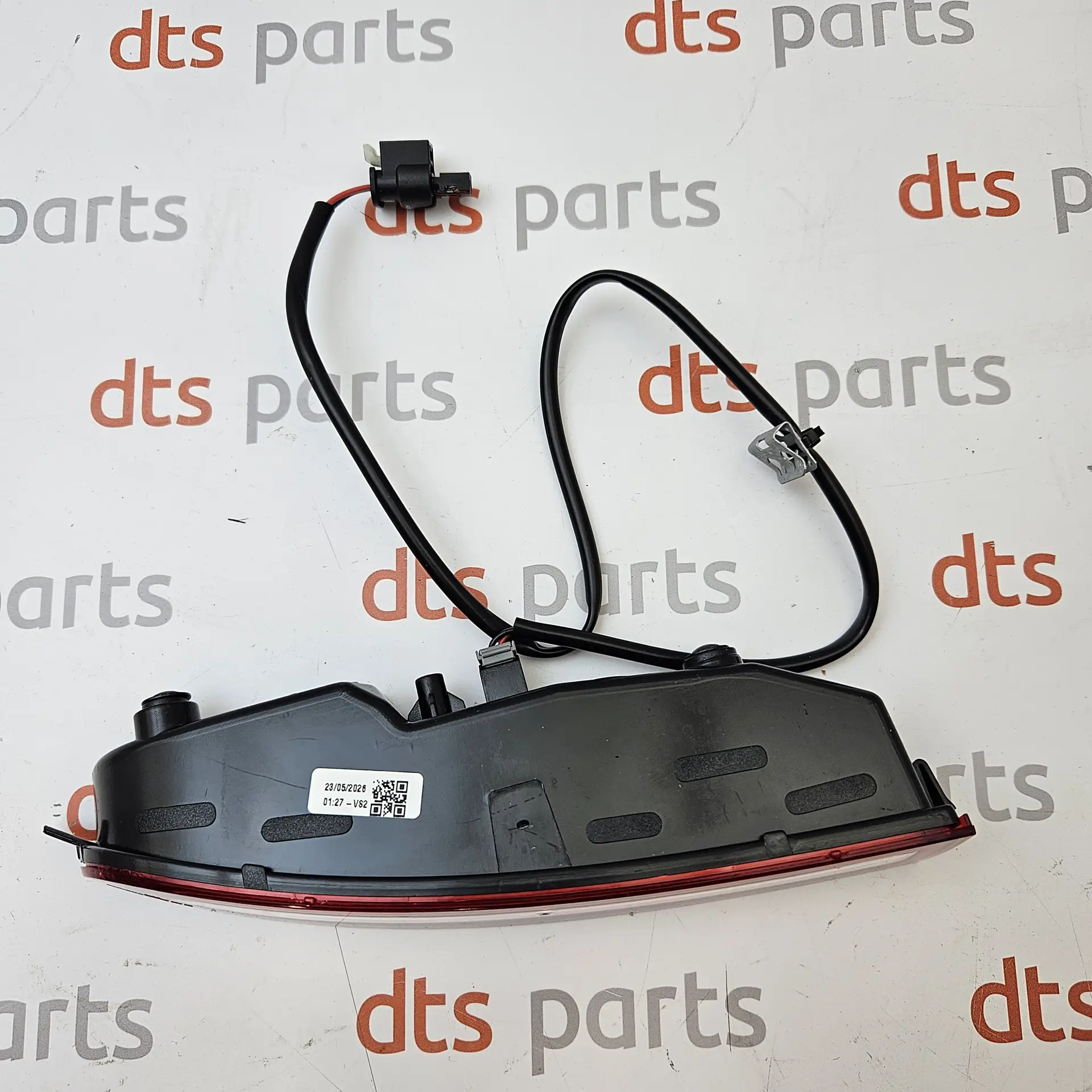 OEM Mercedes Benz A90790656009051 – Rear bumper LED fog light & reflector assembly