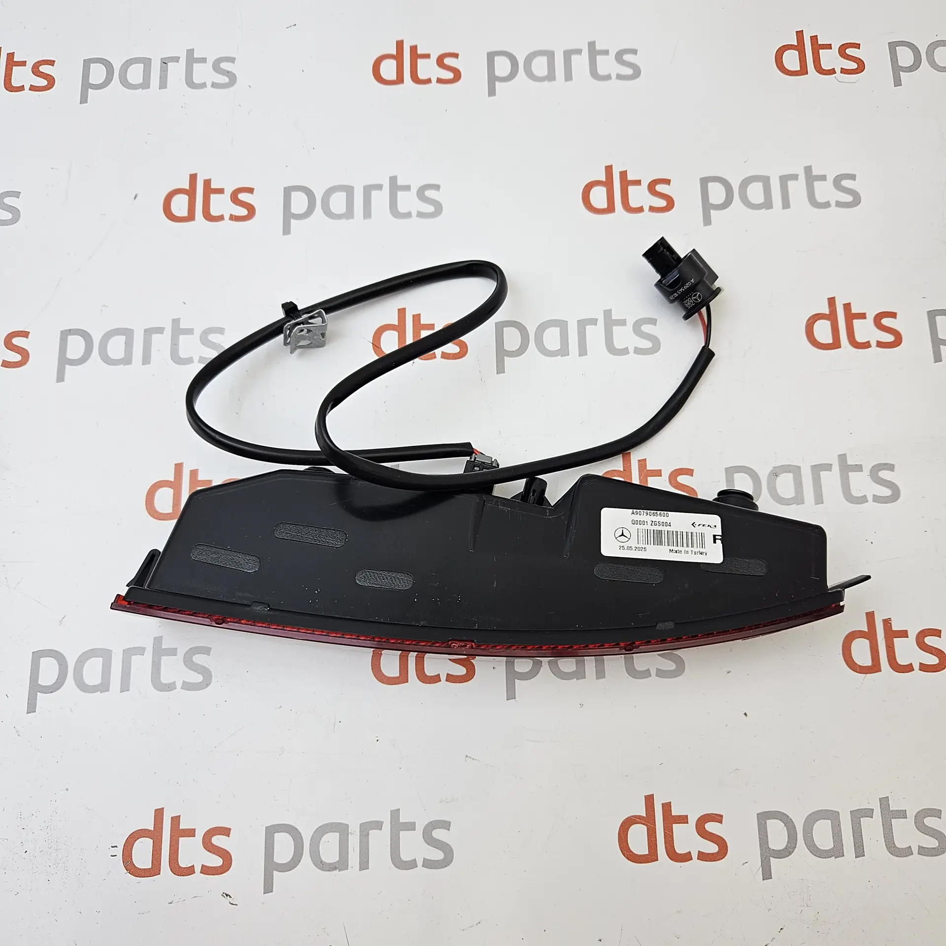 OEM Mercedes Benz A90790656009051 – Rear bumper LED fog light & reflector assembly
