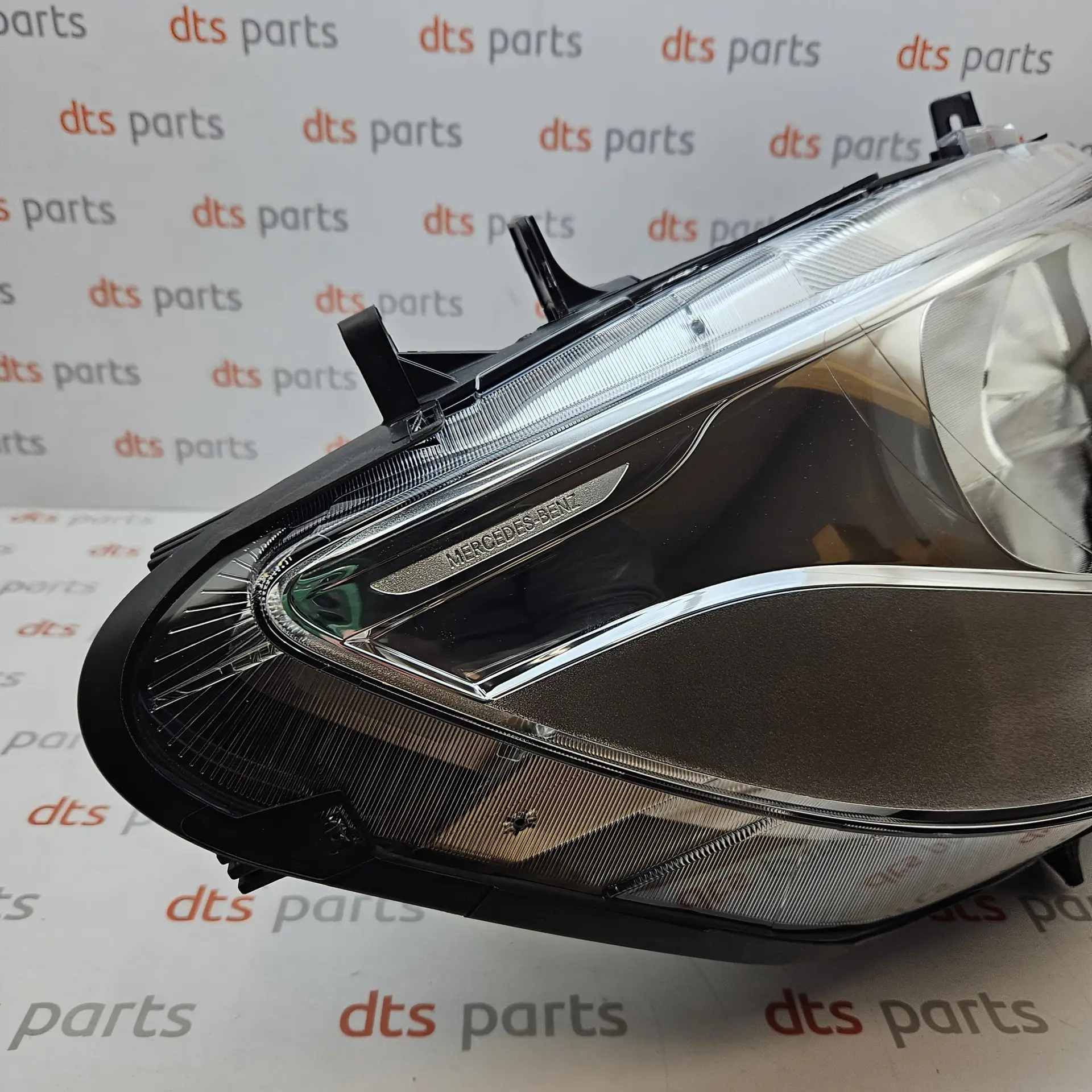 OEM Mercedes A9109060100 – Right headlight