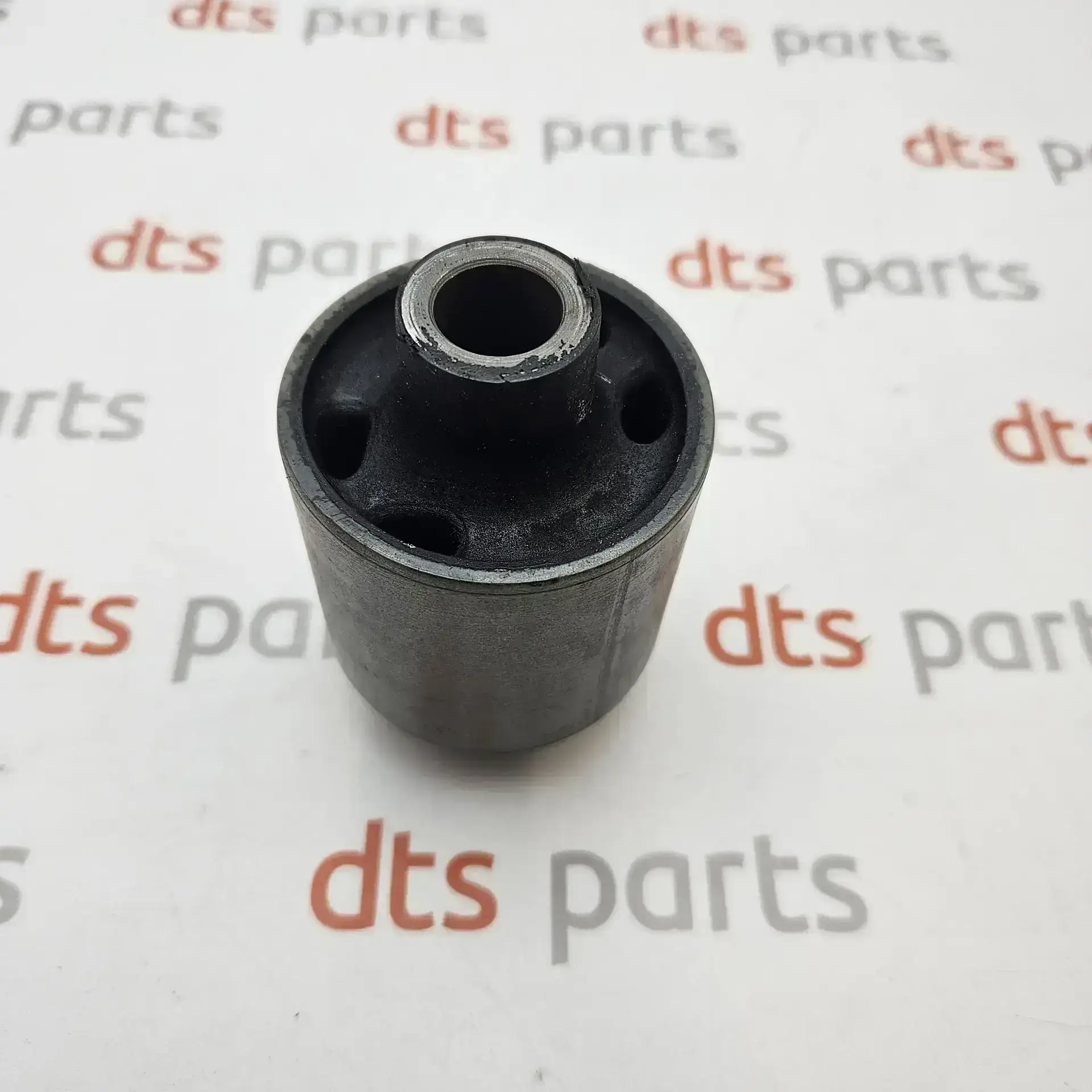 OEM Land Rover ANR3285 – REAR TRAILING ARM BUSH - NEW RANGE ROVER P38