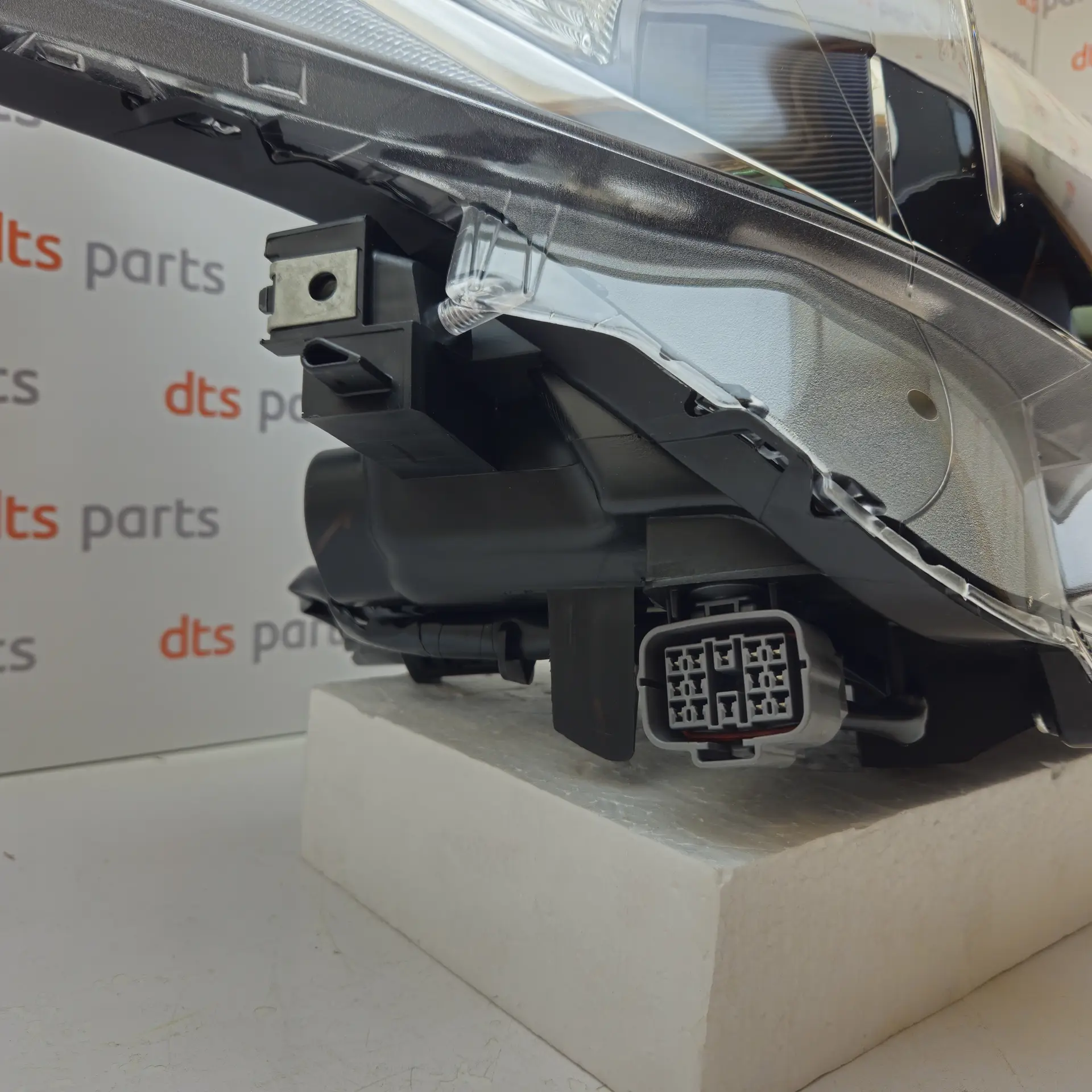 OEM Mazda BHR1510K0A – Front right headlight