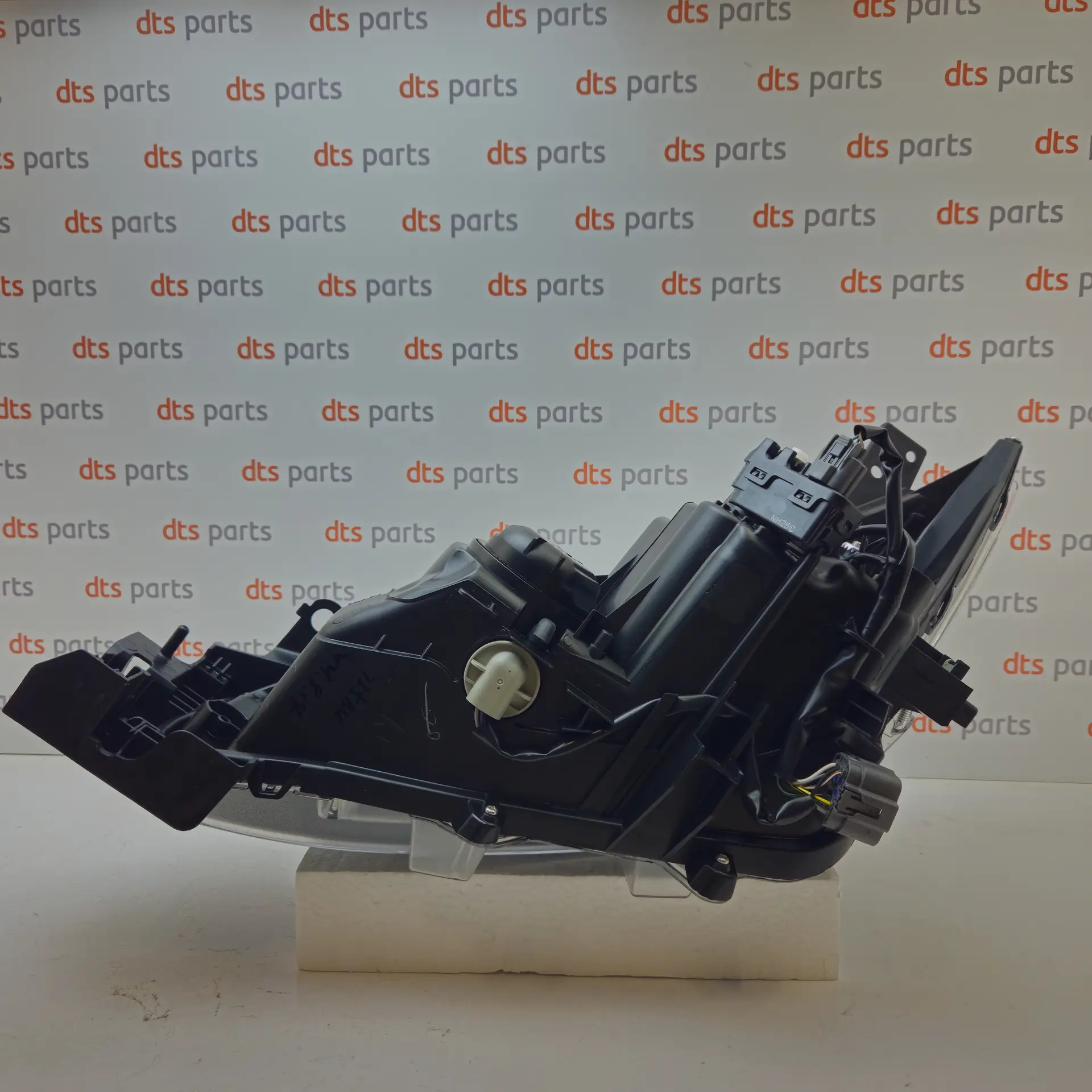 OEM Mazda BHR1510K0A – Front right headlight