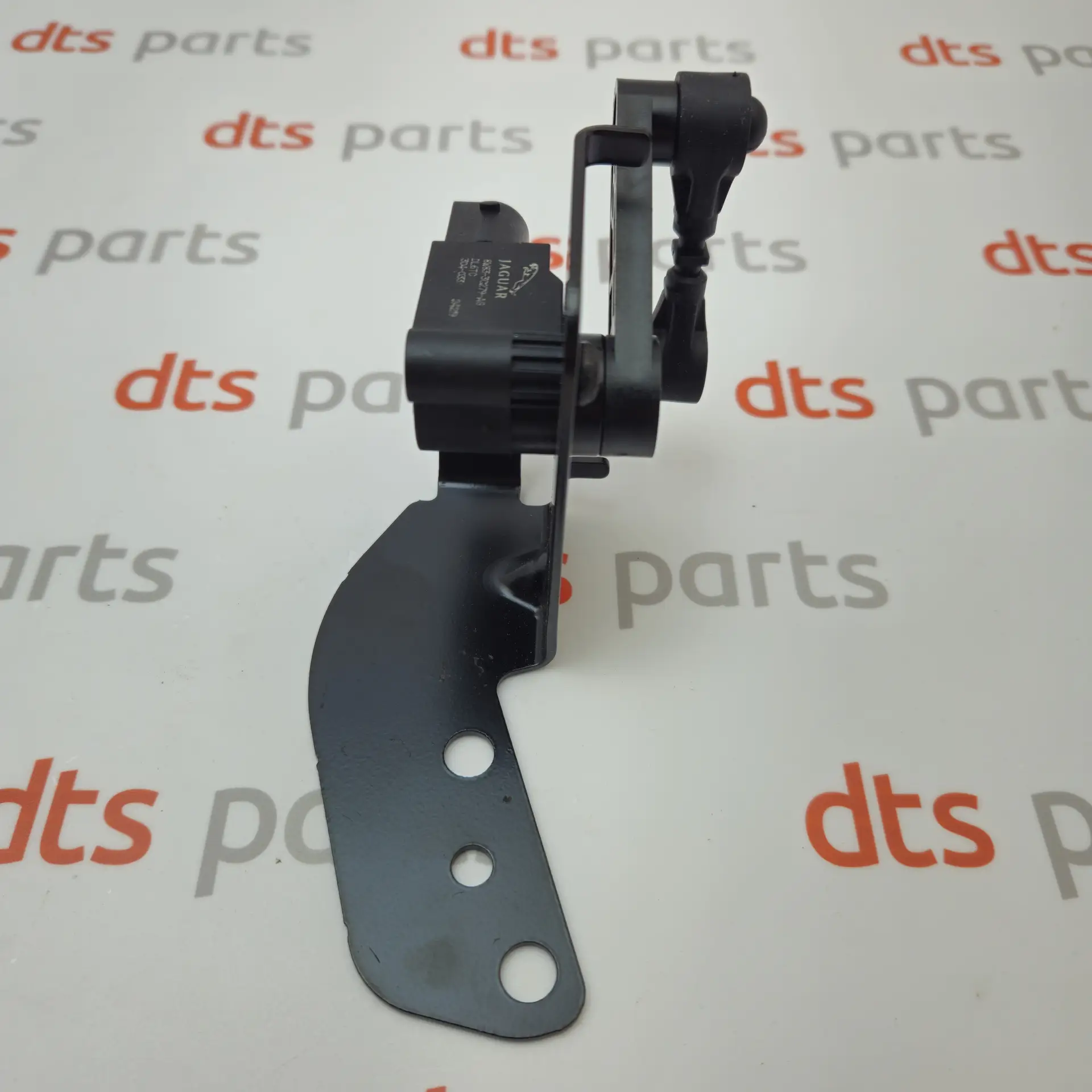 OEM Jaguar C2D23151 – Front left suspension hight sensor Fits XF,XFR,XFR-S,XJ,XJR