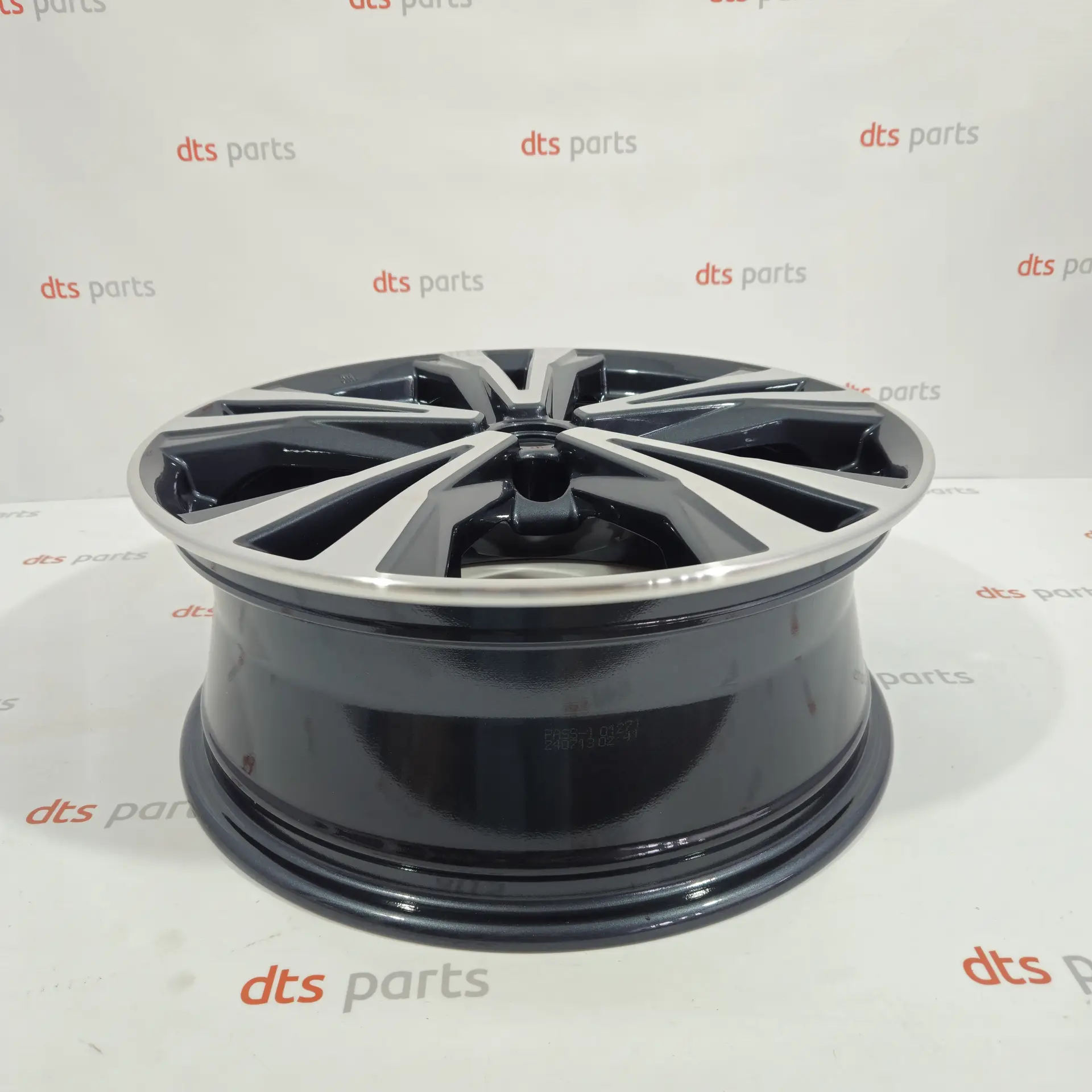 OEM Nissan D0300HV03A – 18" alloy wheel