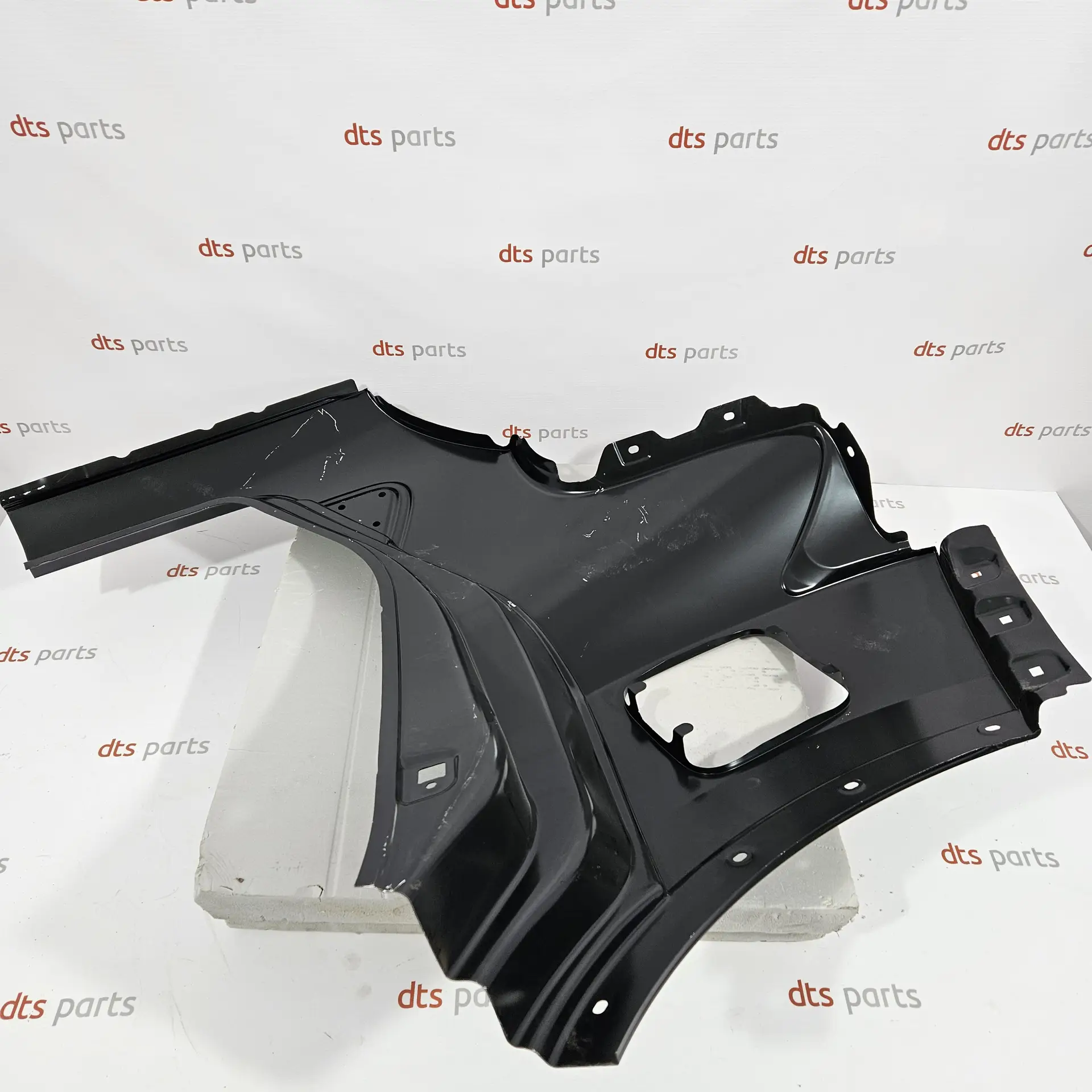 OEM Nissan G8112BV8MA – Rear right fender defected