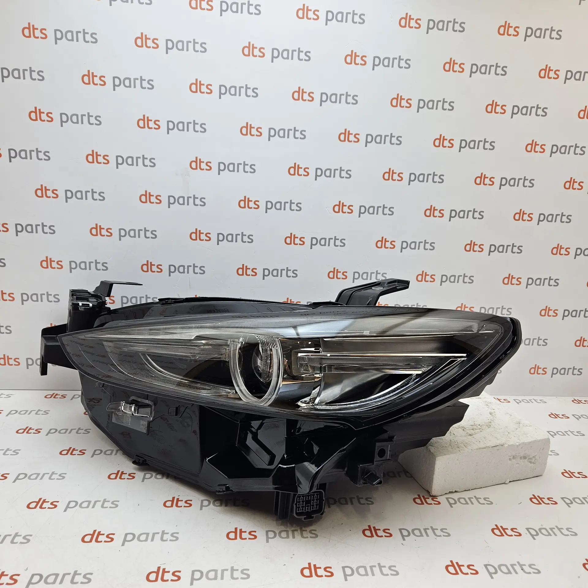 OEM Mazda GSJ551041B – Front left headlight