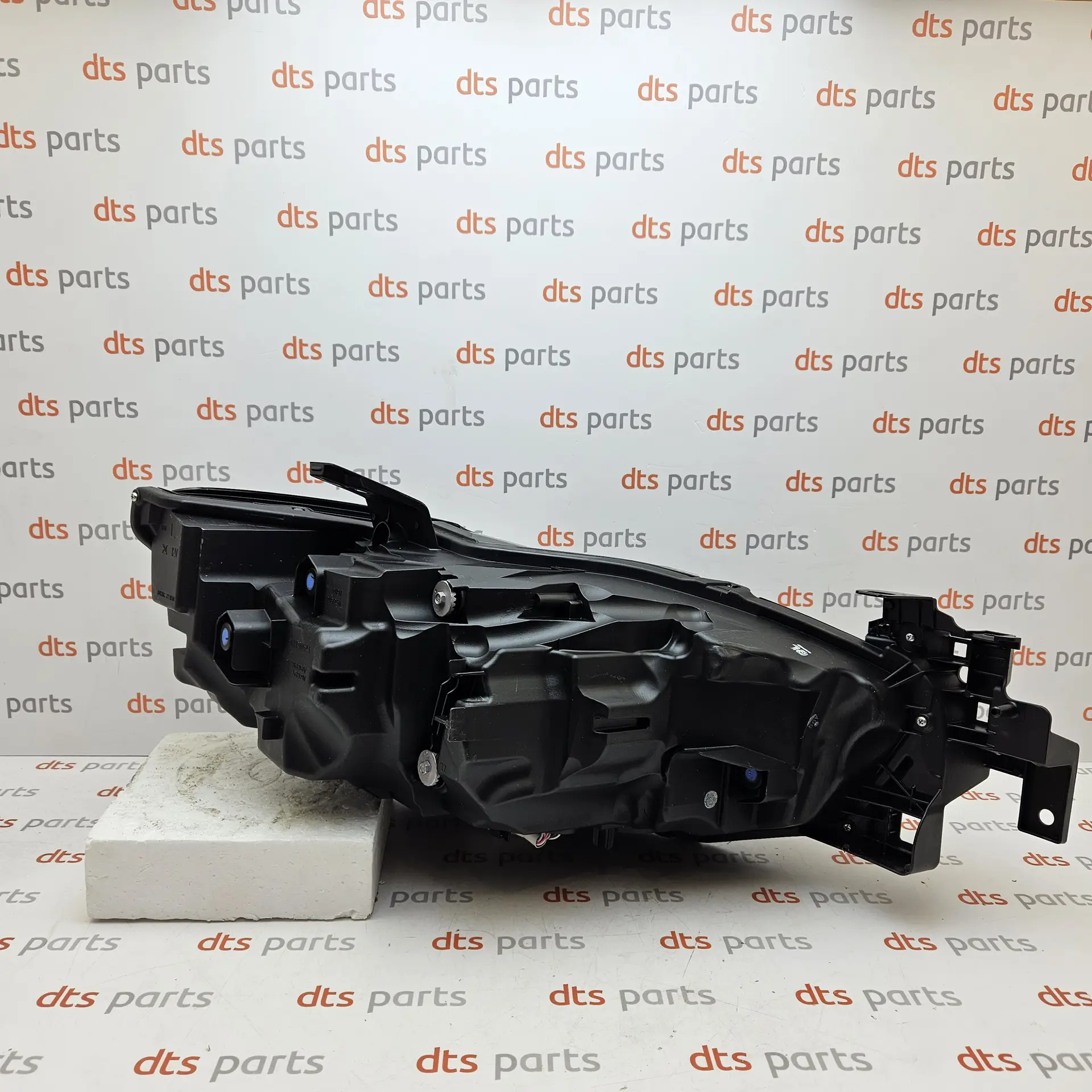OEM Mazda GSJ551041B – Front left headlight