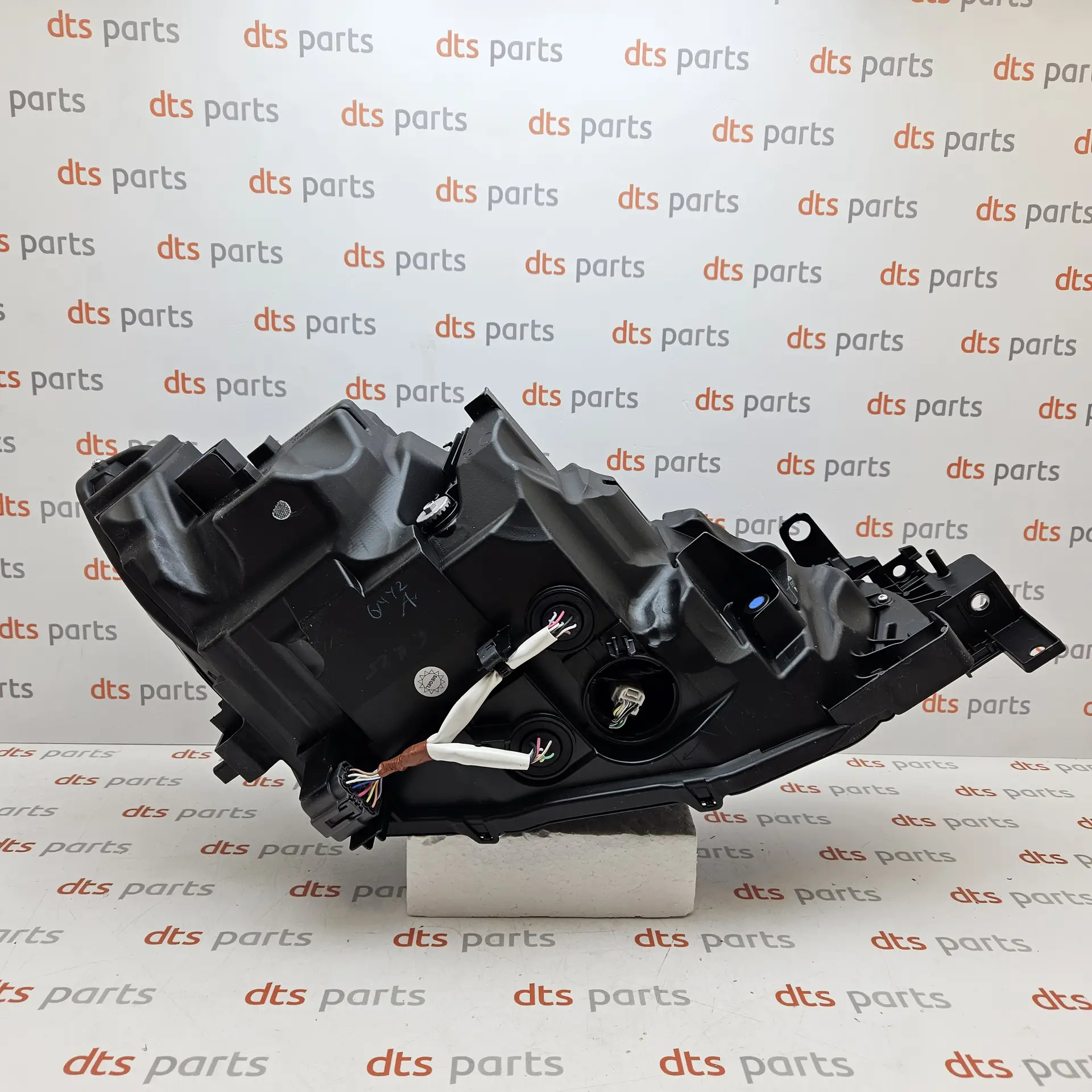 OEM Mazda GSJ551041B – Front left headlight