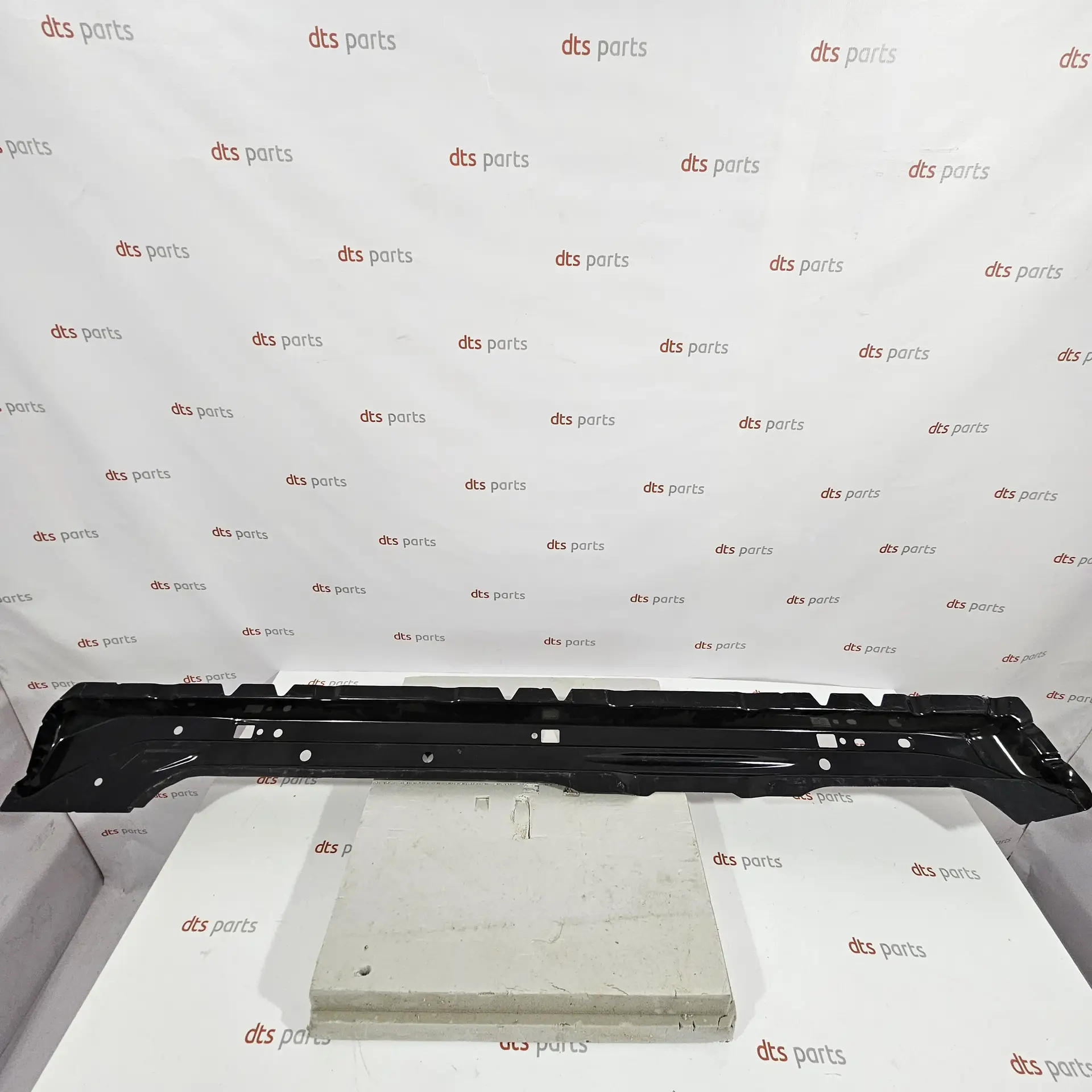 OEM FCA K55394454AC – Right body side, Jeep Commander, Jeep Grand Cherokee 2005-