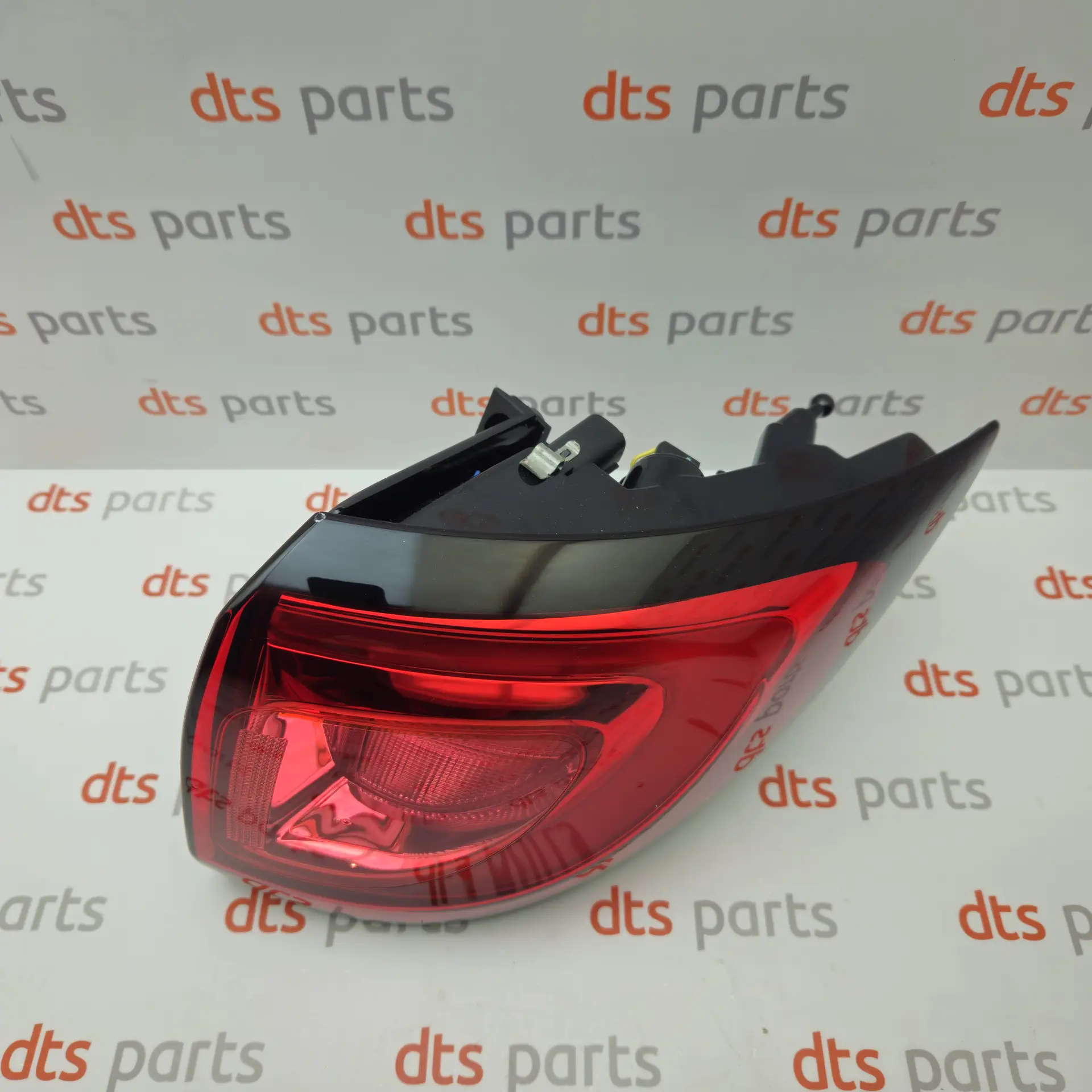 OEM Fiat K68233188AE  – Rear right taillight